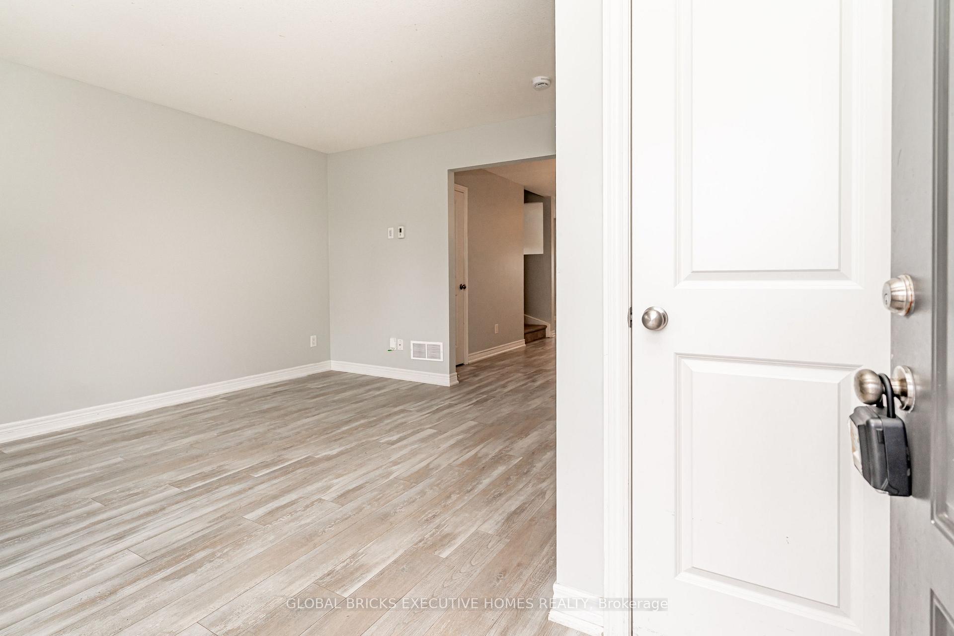 Photo 6 of Unit 79, 7768 Ascott Circle, Niagara Falls, Ascot — HOMEH