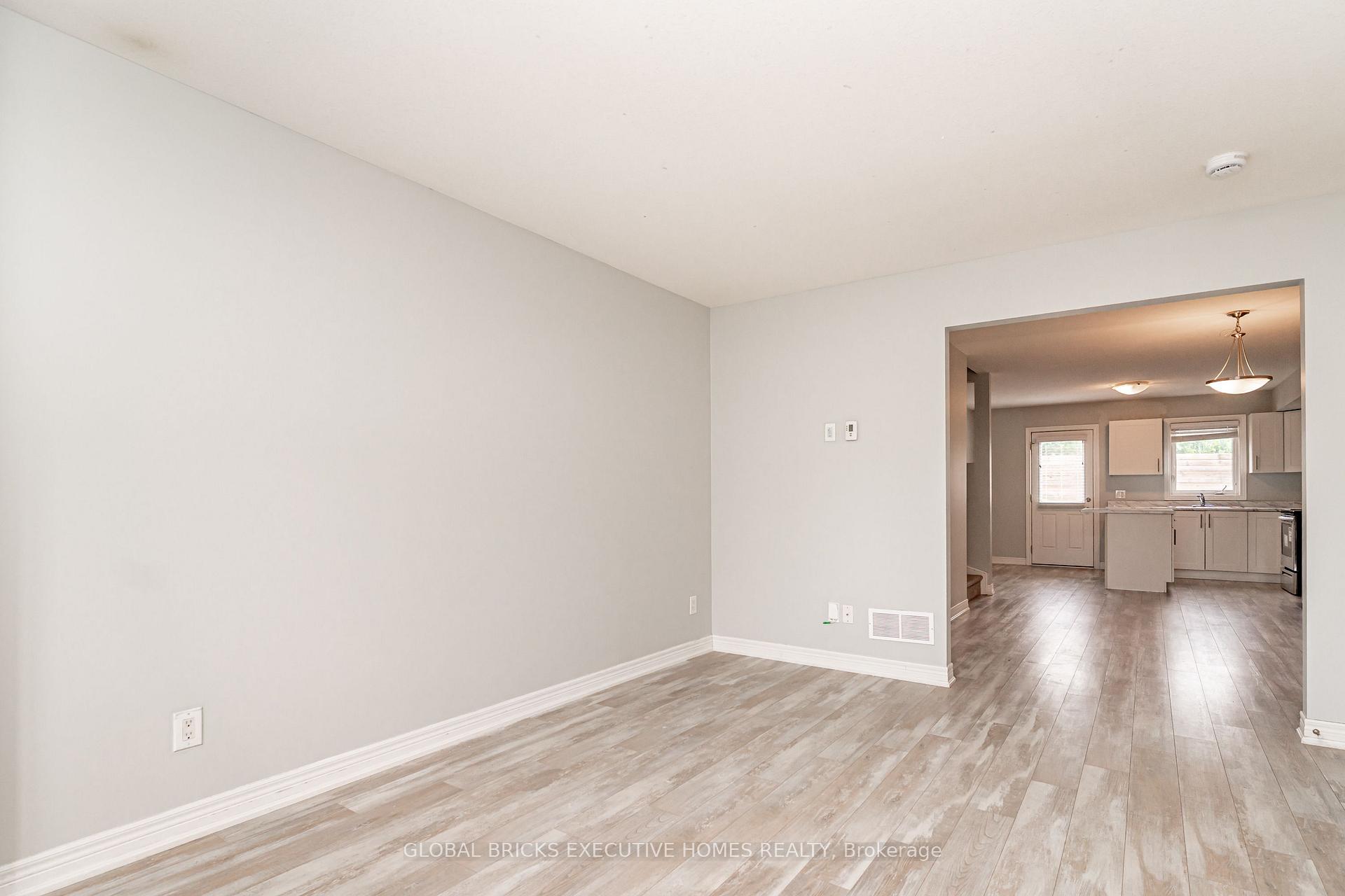 Photo 8 of Unit 79, 7768 Ascott Circle, Niagara Falls, Ascot — HOMEH