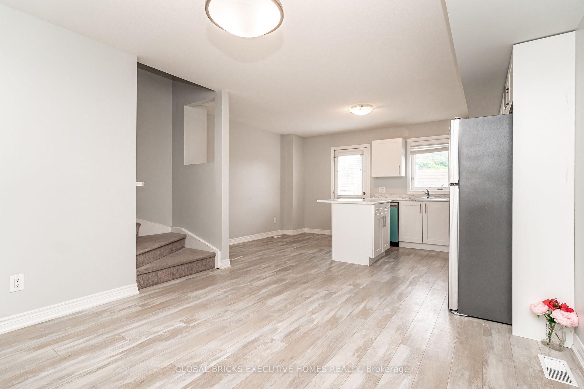 Photo 12 of Unit 79, 7768 Ascott Circle, Niagara Falls, Ascot — HOMEH