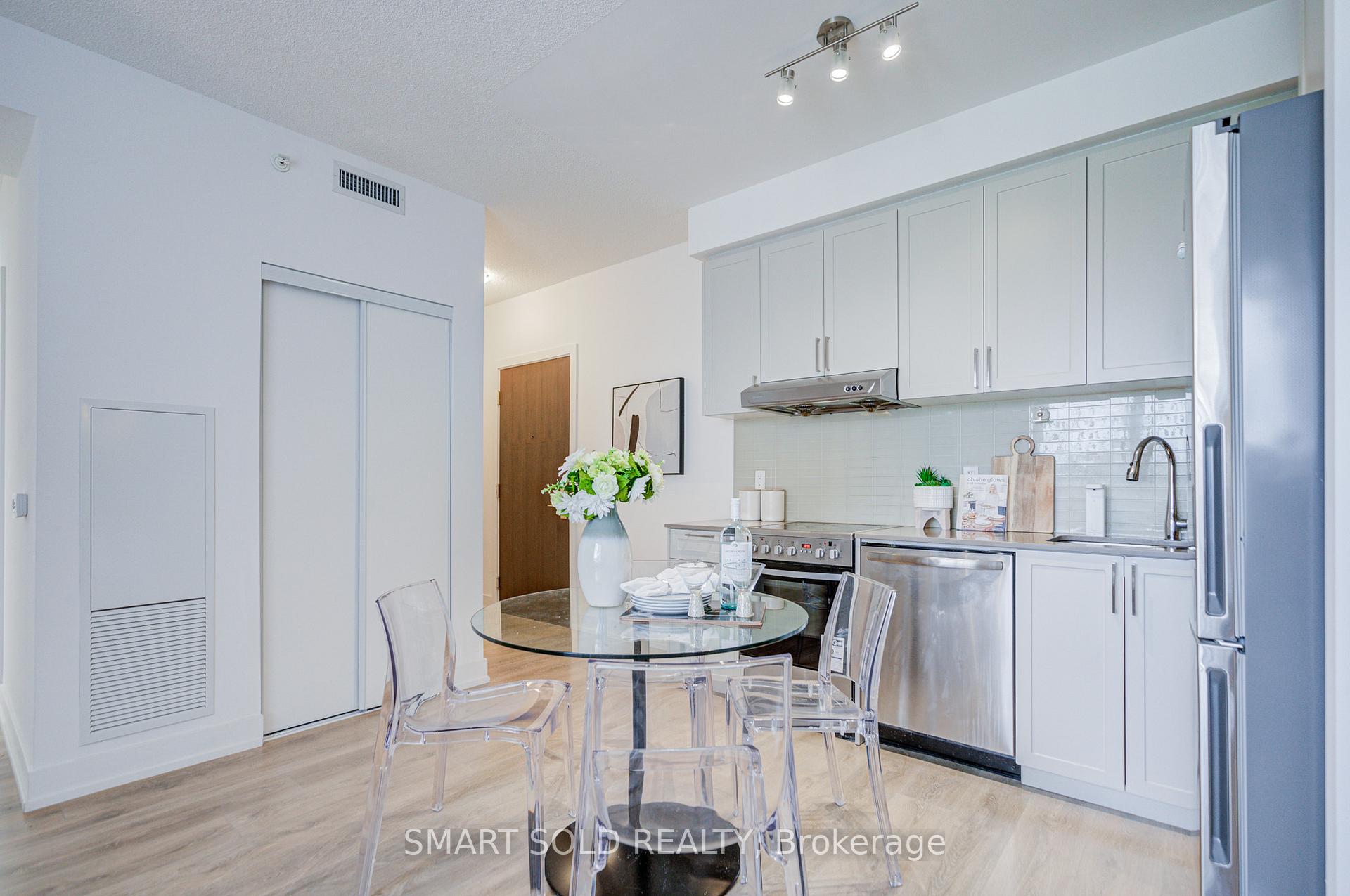Photo 5 of Unit 305W, 268 Buchanan Drive, Markham, Unionville — HOMEH
