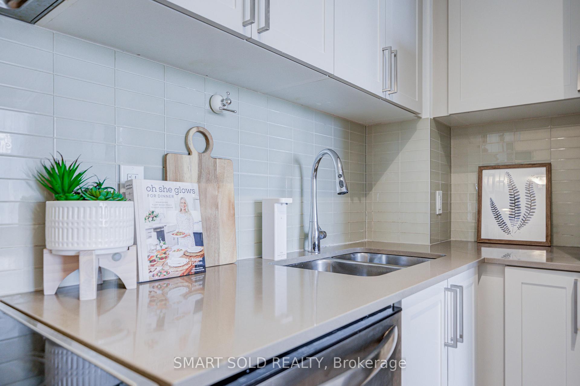Photo 6 of Unit 305W, 268 Buchanan Drive, Markham, Unionville — HOMEH