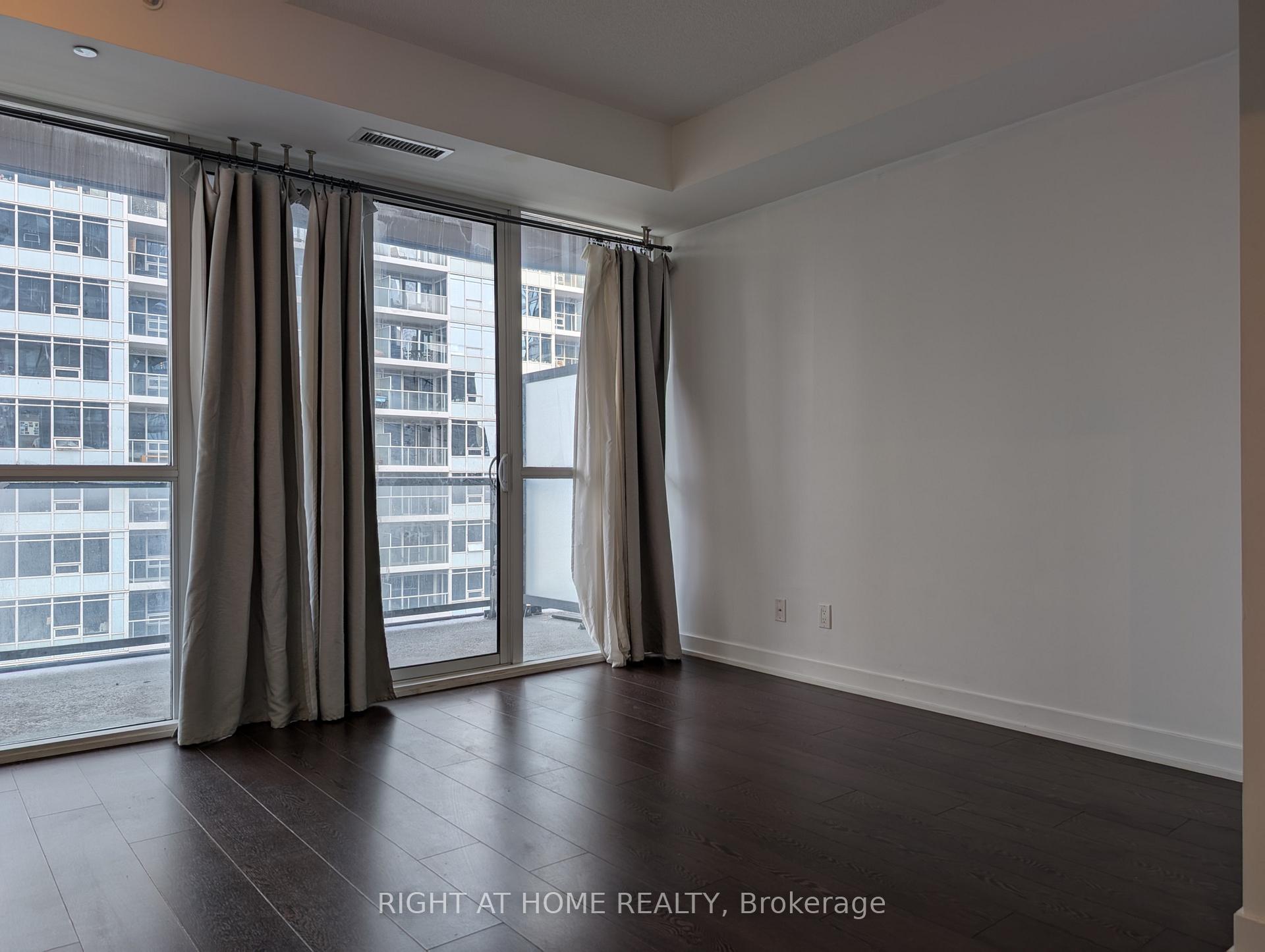 Photo 5 of Unit 1109, 20 Bruyeres Mews, Toronto, Niagara — HOMEH
