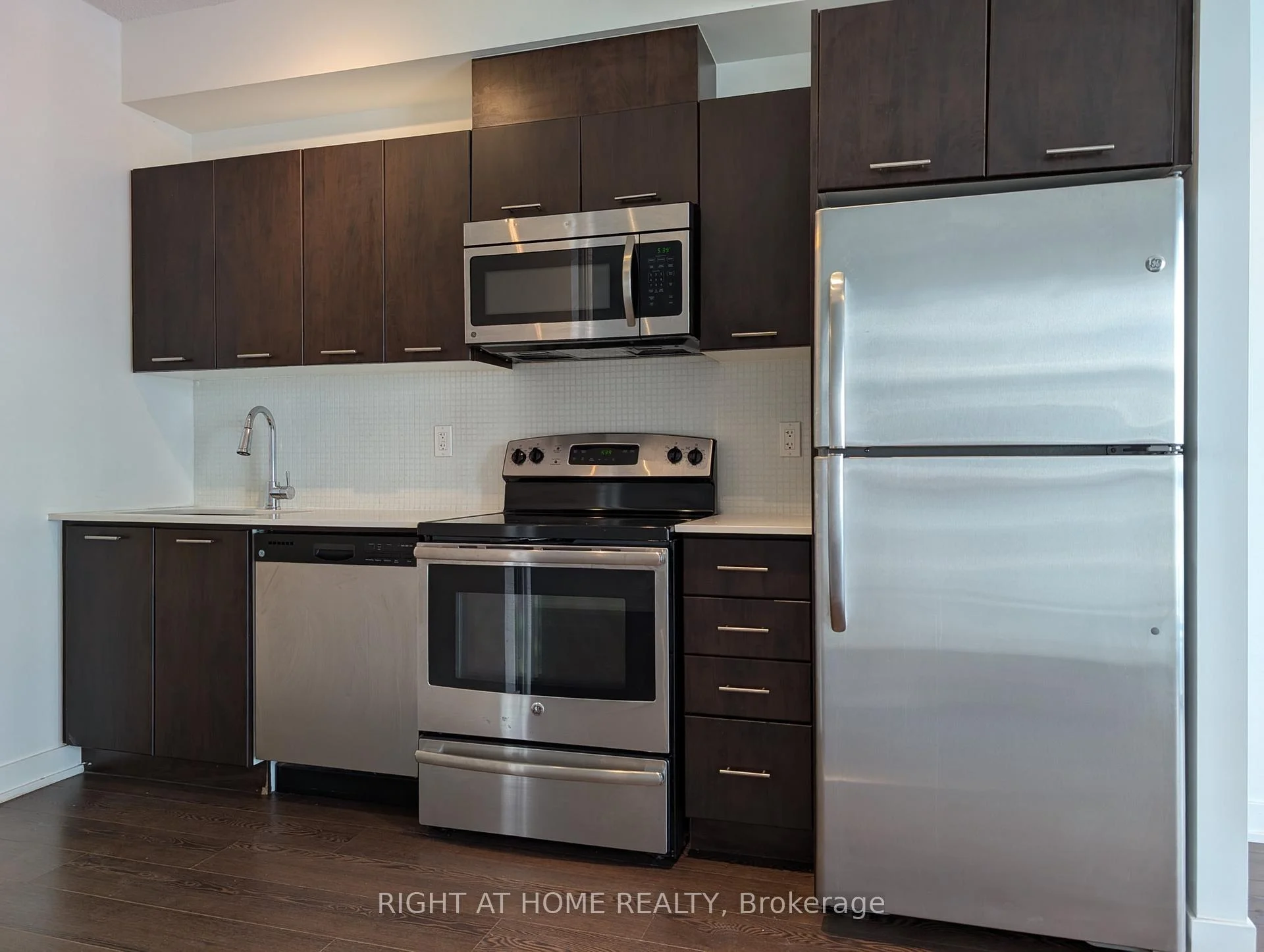 Photo 4 of Unit 1109, 20 Bruyeres Mews, Toronto, Niagara — HOMEH