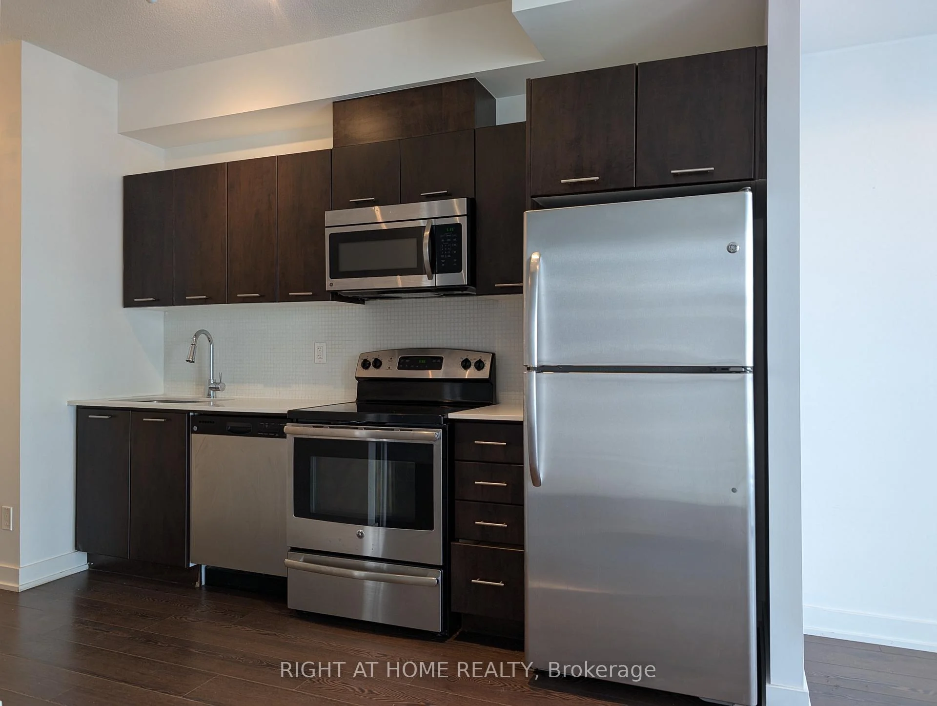 Photo 11 of Unit 1109, 20 Bruyeres Mews, Toronto, Niagara — HOMEH