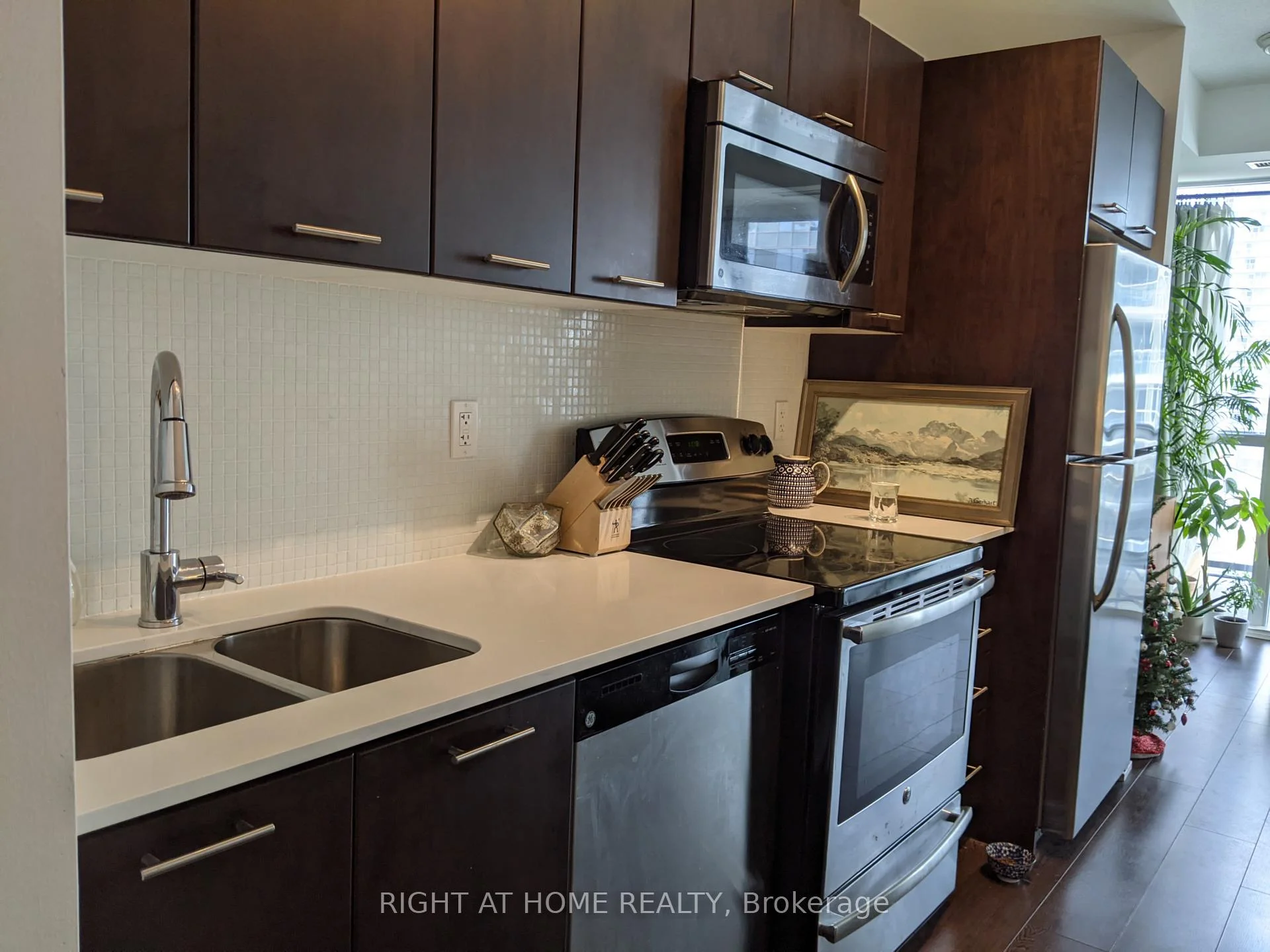 Photo 17 of Unit 1109, 20 Bruyeres Mews, Toronto, Niagara — HOMEH