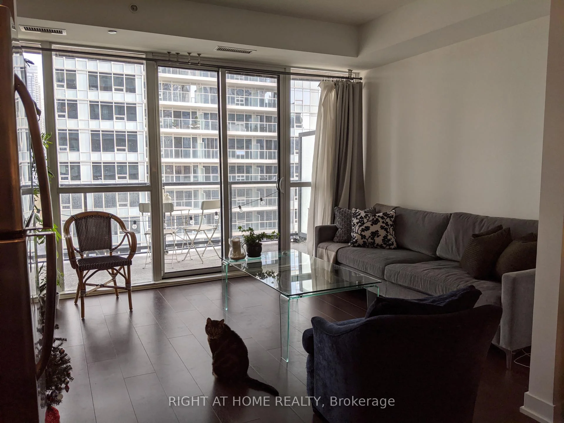 Photo 18 of Unit 1109, 20 Bruyeres Mews, Toronto, Niagara — HOMEH