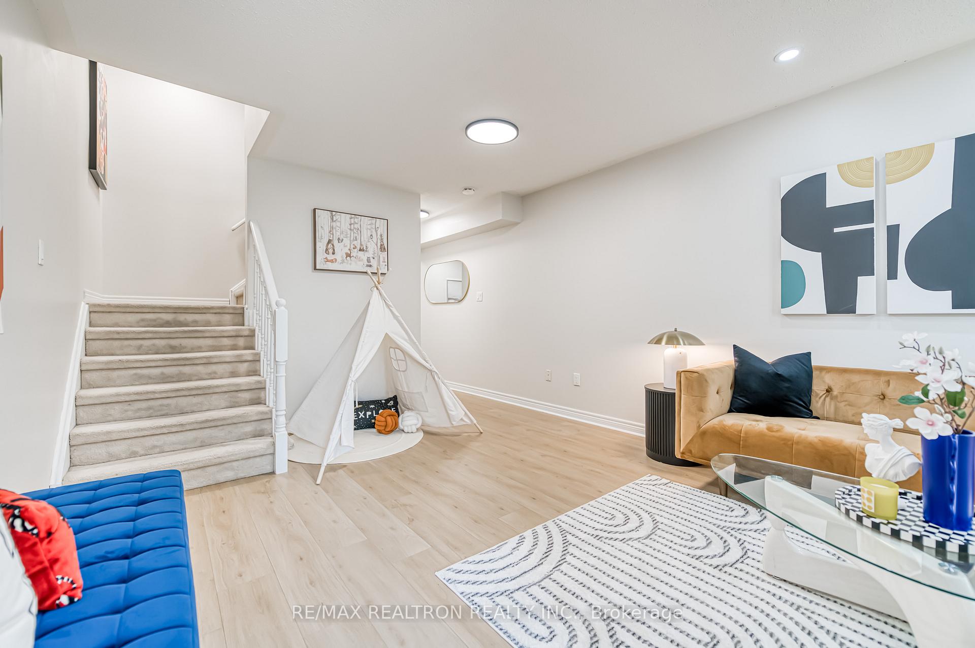 Photo 4 of 2554 Bur Oak Avenue, Markham, Cornell — HOMEH