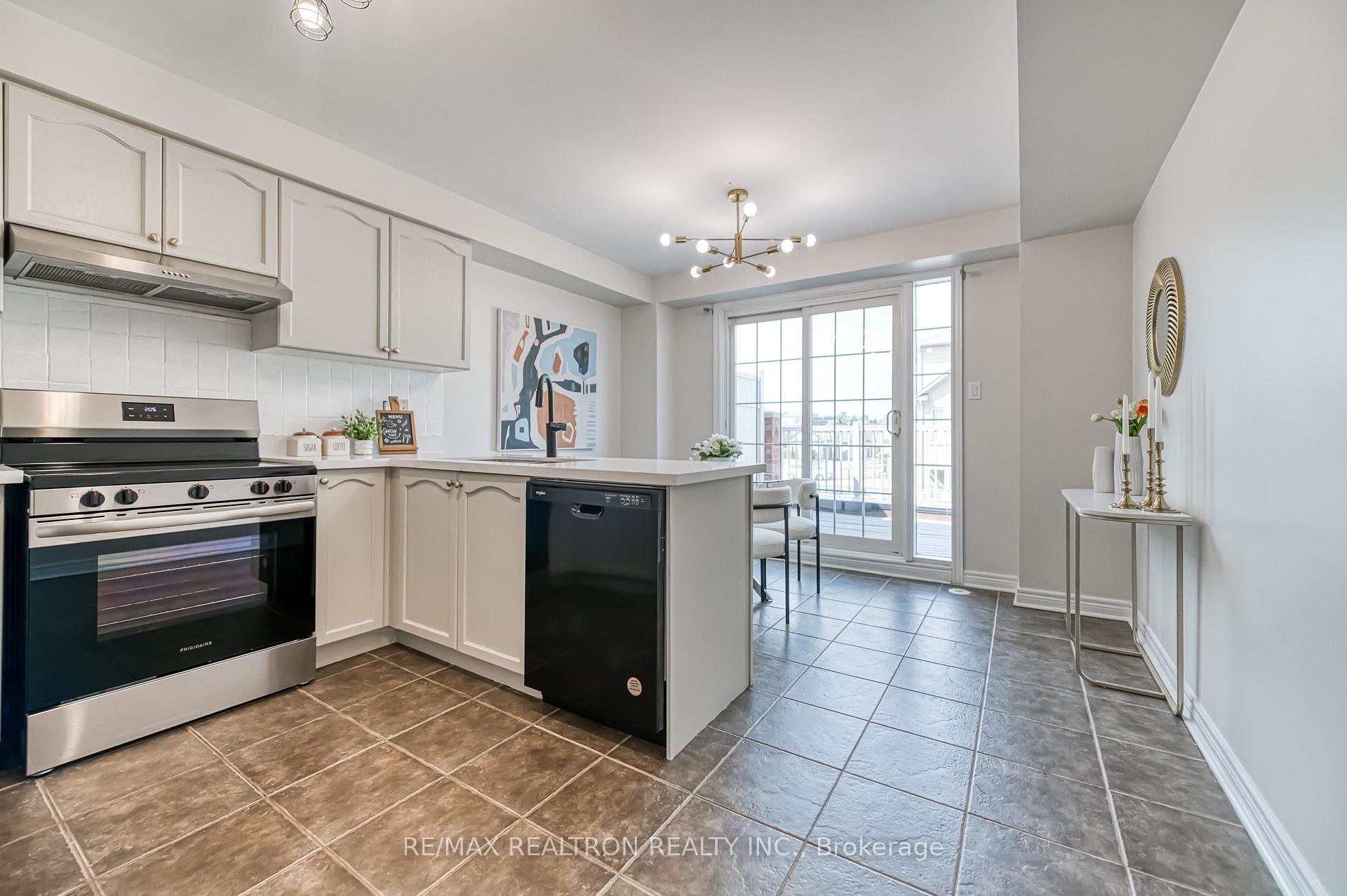 Photo 19 of 2554 Bur Oak Avenue, Markham, Cornell — HOMEH