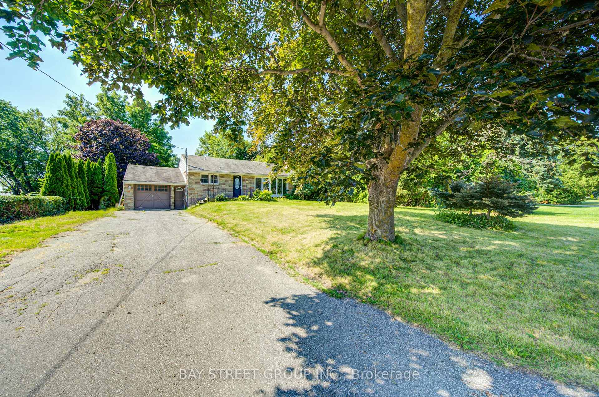 Front of 1421 Old Green Lane E