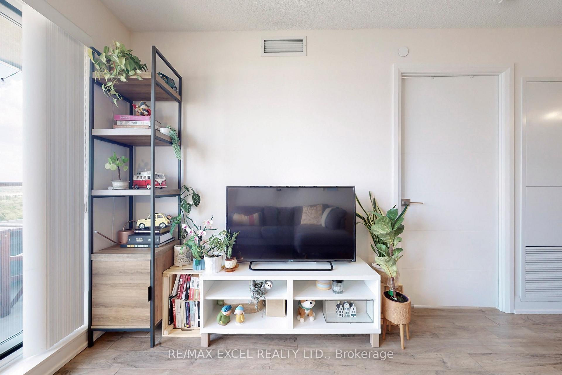 Photo 6 of Unit 1603, 18 Uptown Drive, Markham, Unionville — HOMEH