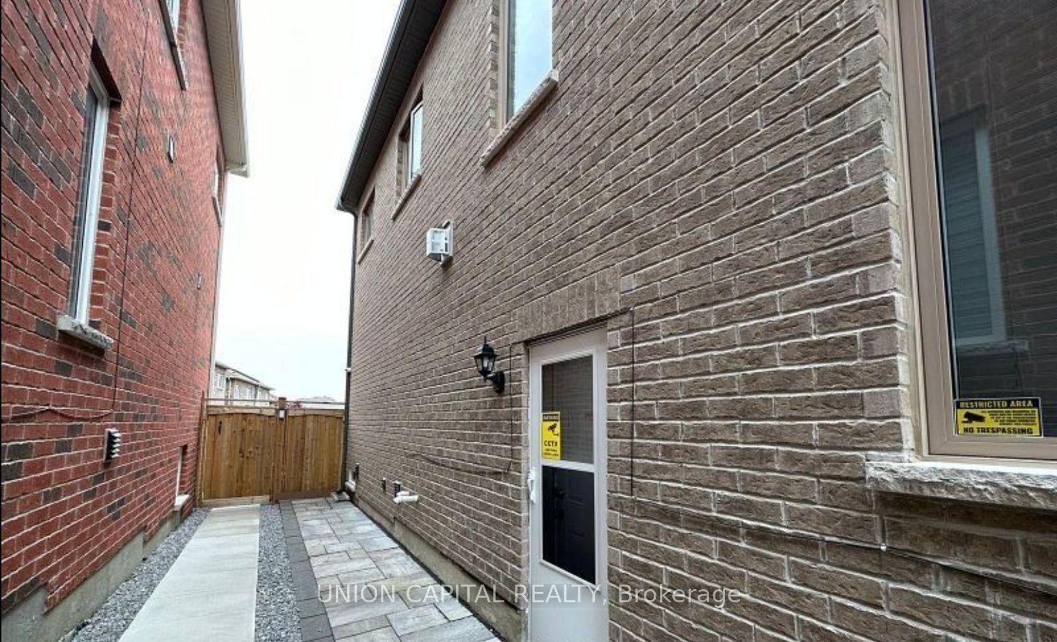 Photo 4 of 41 Manila Avenue, Markham, Berczy — HOMEH