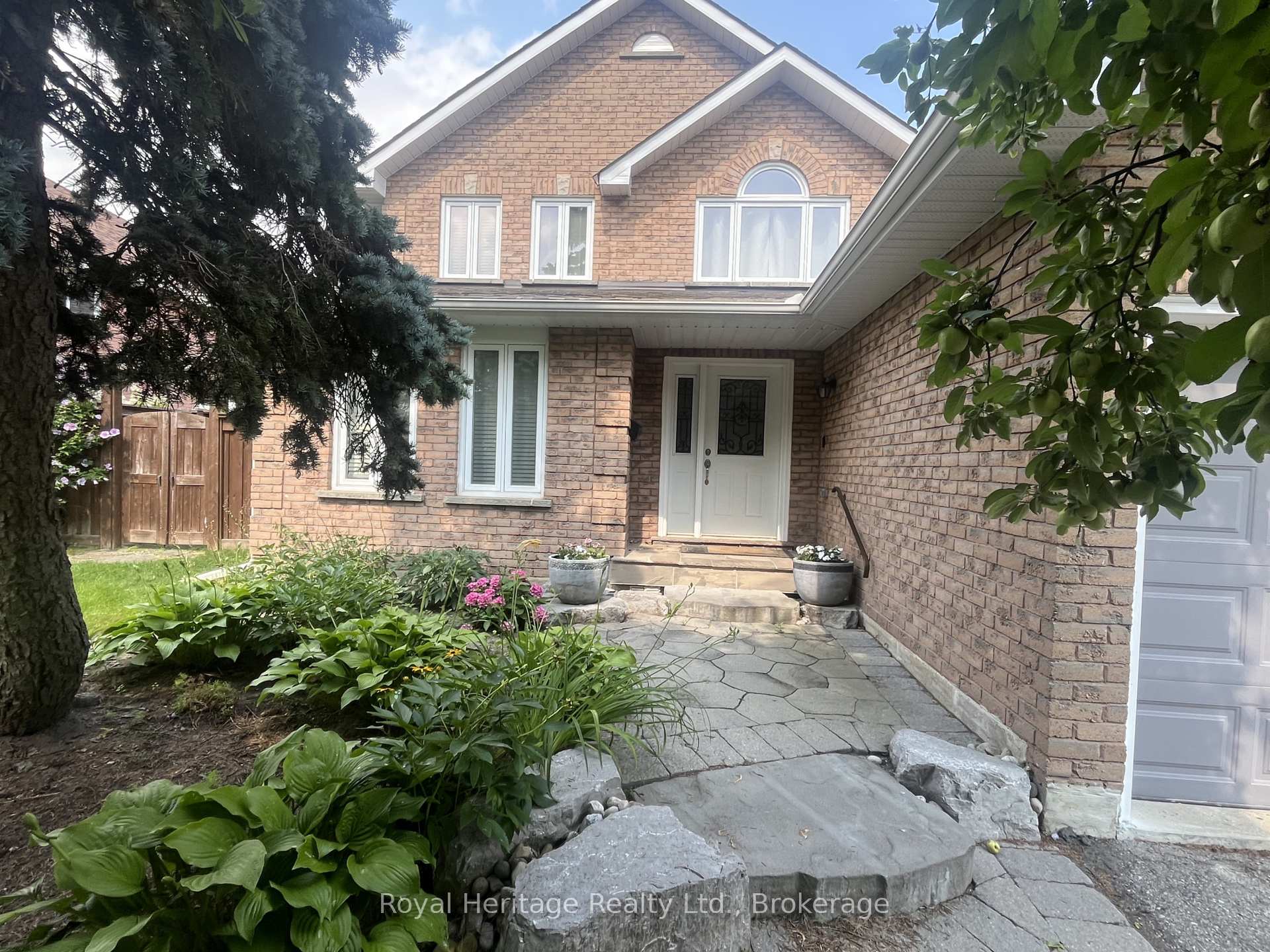 Photo 3 of 184 Lake Drive Way, Ajax, South West — HOMEH