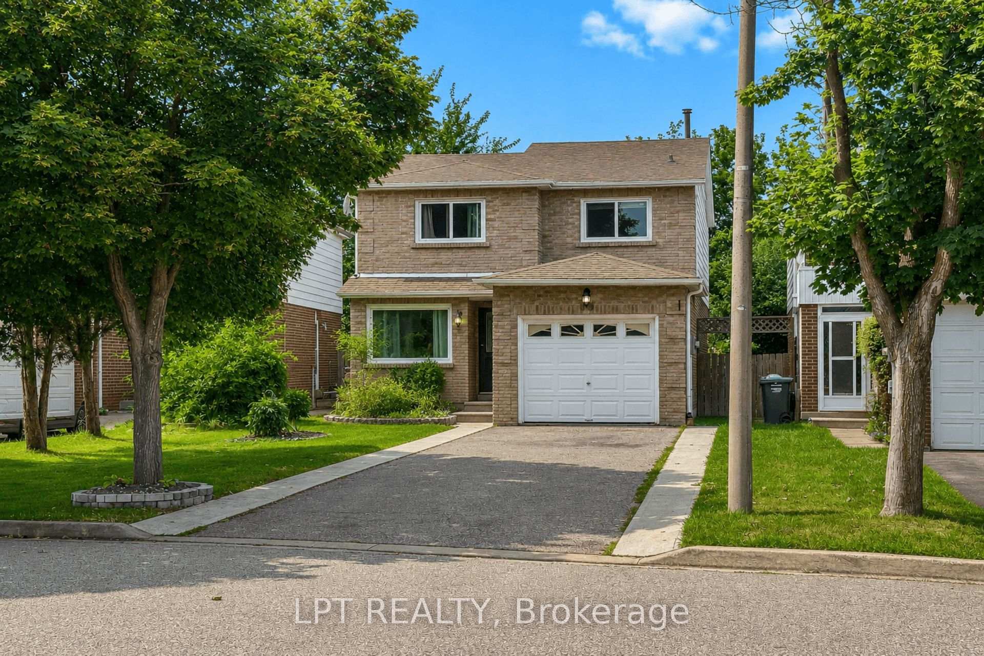 Photo 2 of 38 Pickard Lane, Brampton, Fletcher's West — HOMEH