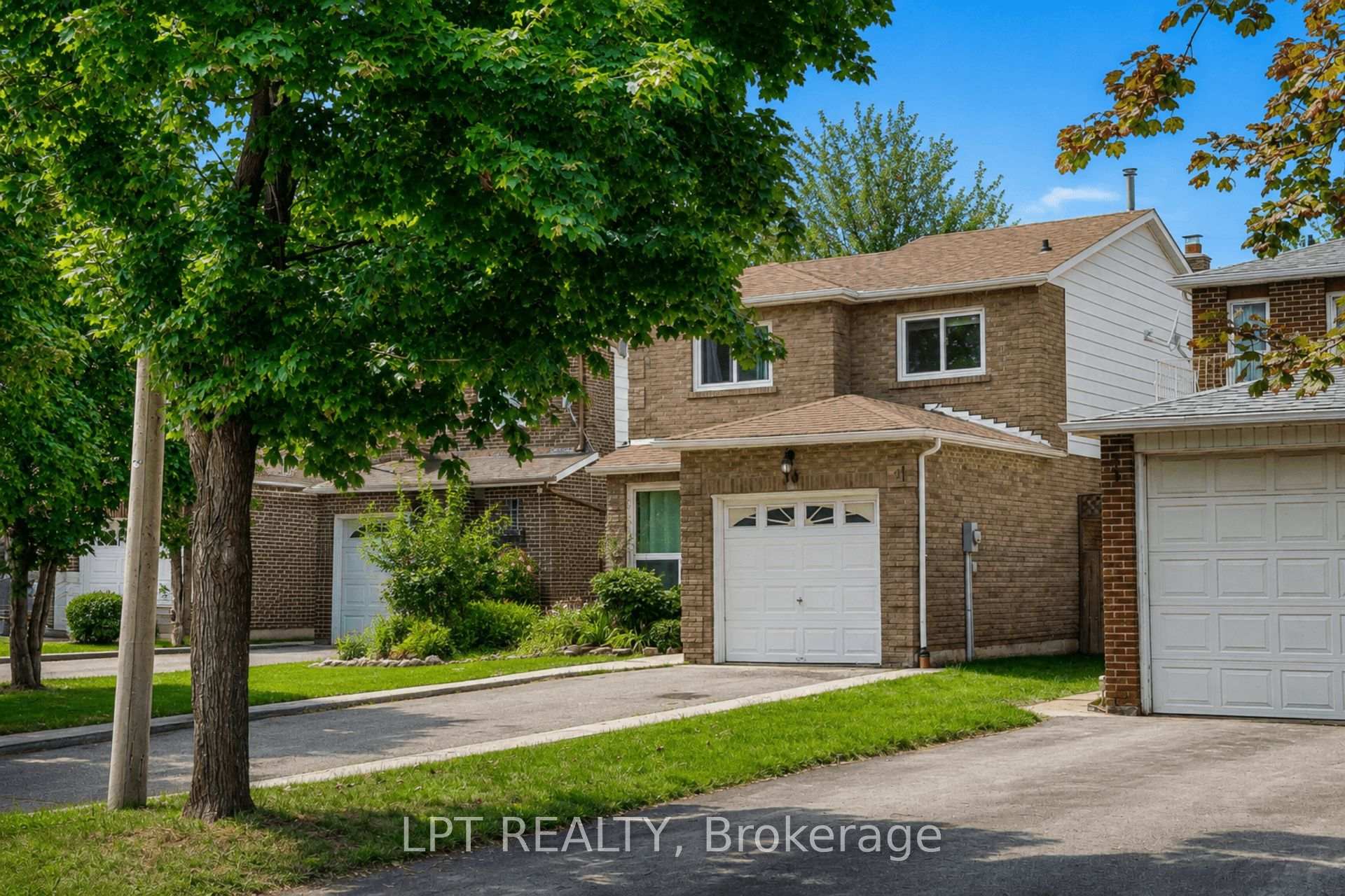 Photo 3 of 38 Pickard Lane, Brampton, Fletcher's West — HOMEH