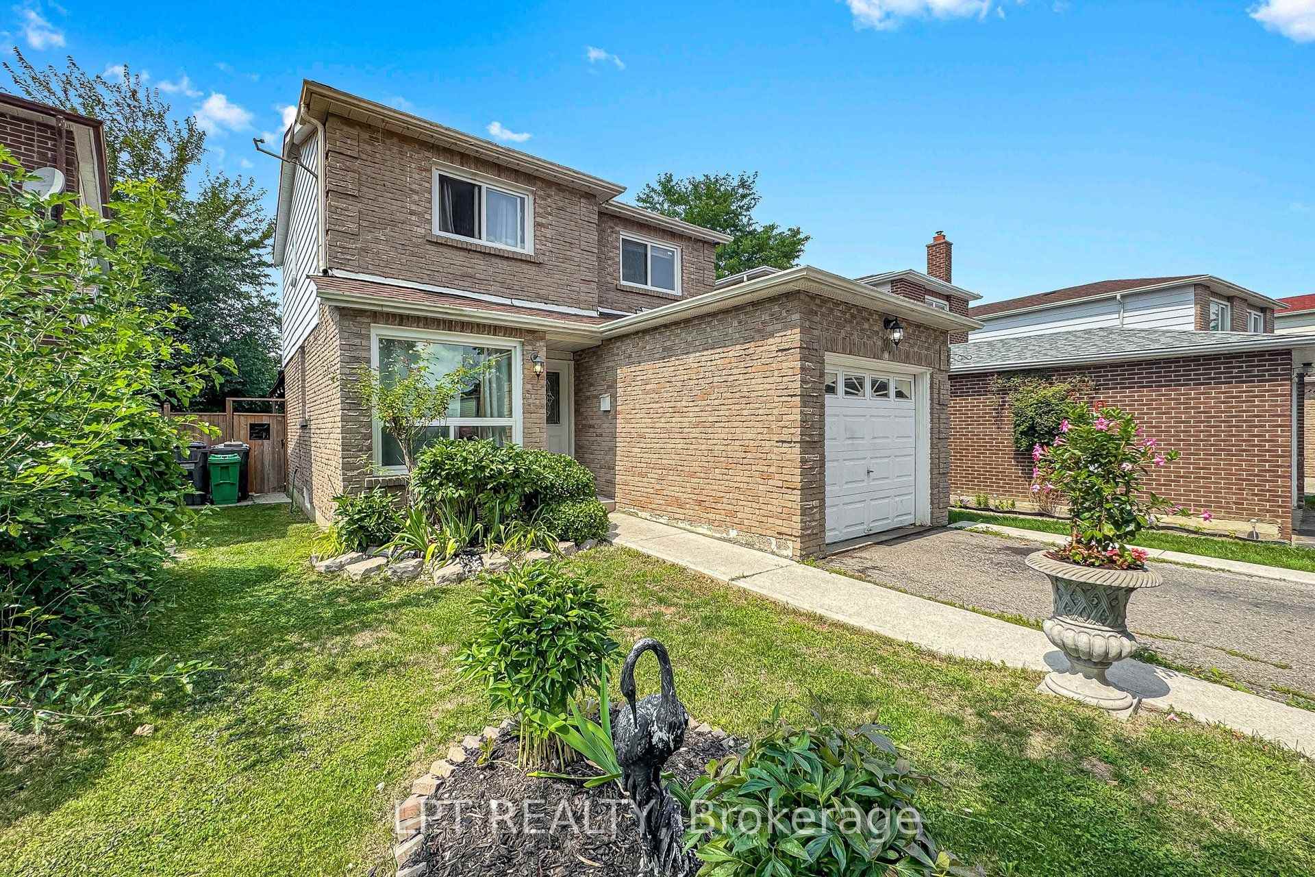 Photo 4 of 38 Pickard Lane, Brampton, Fletcher's West — HOMEH
