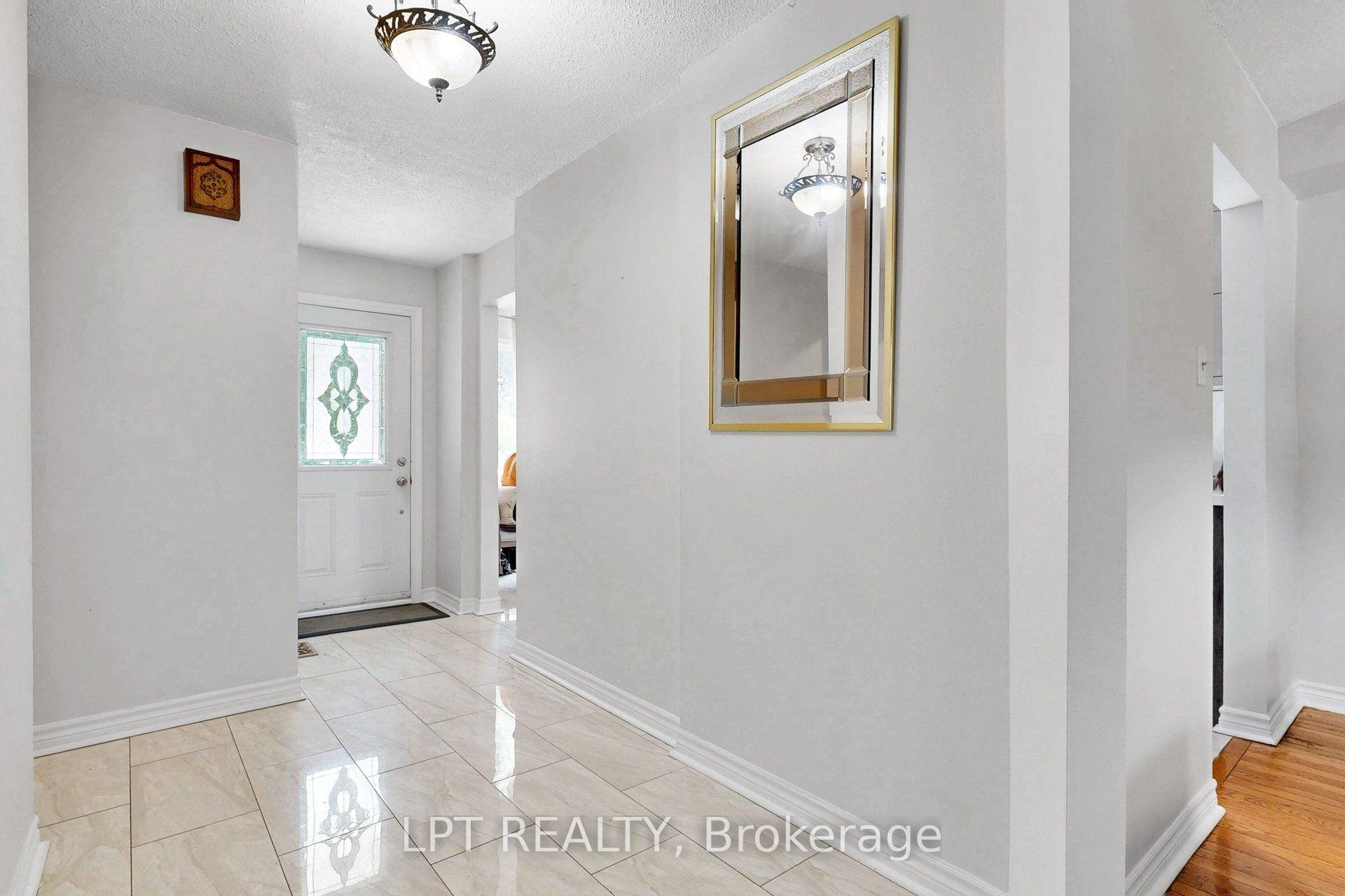 Photo 6 of 38 Pickard Lane, Brampton, Fletcher's West — HOMEH