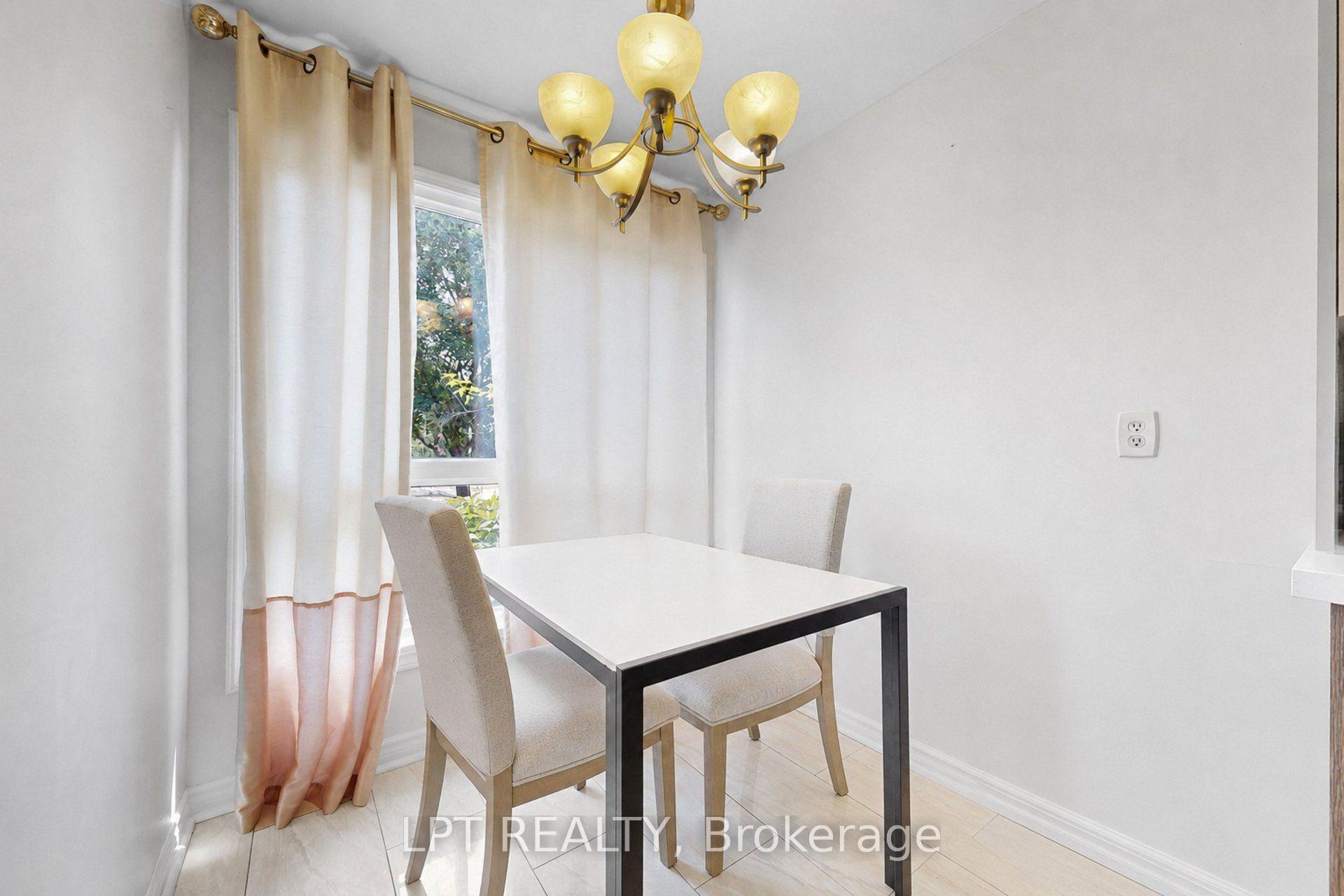 Photo 8 of 38 Pickard Lane, Brampton, Fletcher's West — HOMEH