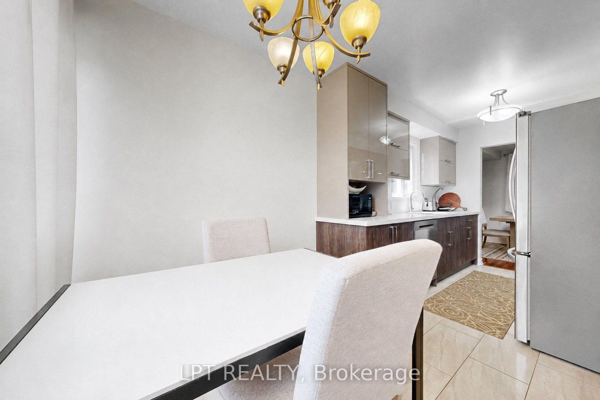 Photo 9 of 38 Pickard Lane, Brampton, Fletcher's West — HOMEH