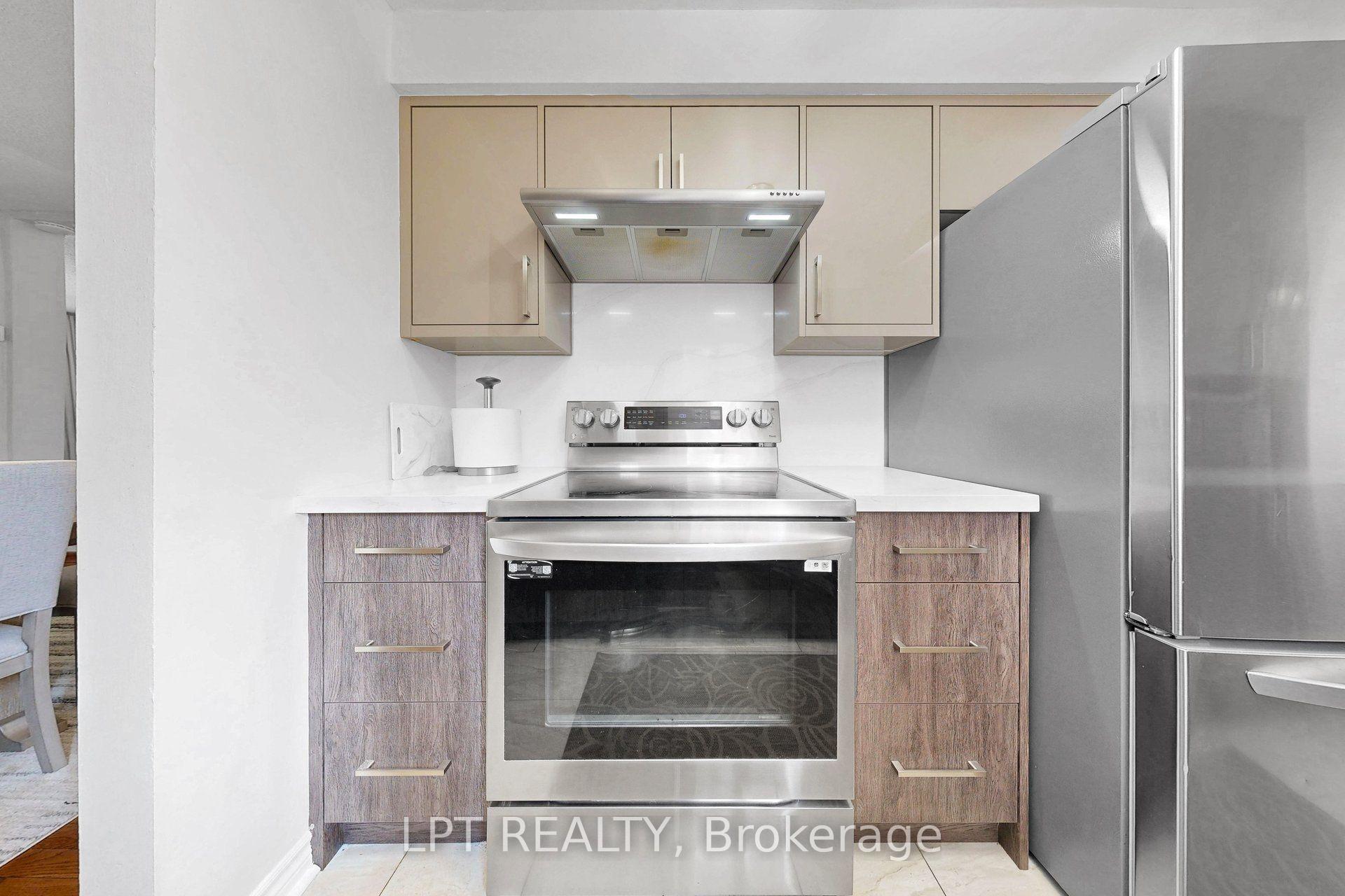 Photo 10 of 38 Pickard Lane, Brampton, Fletcher's West — HOMEH