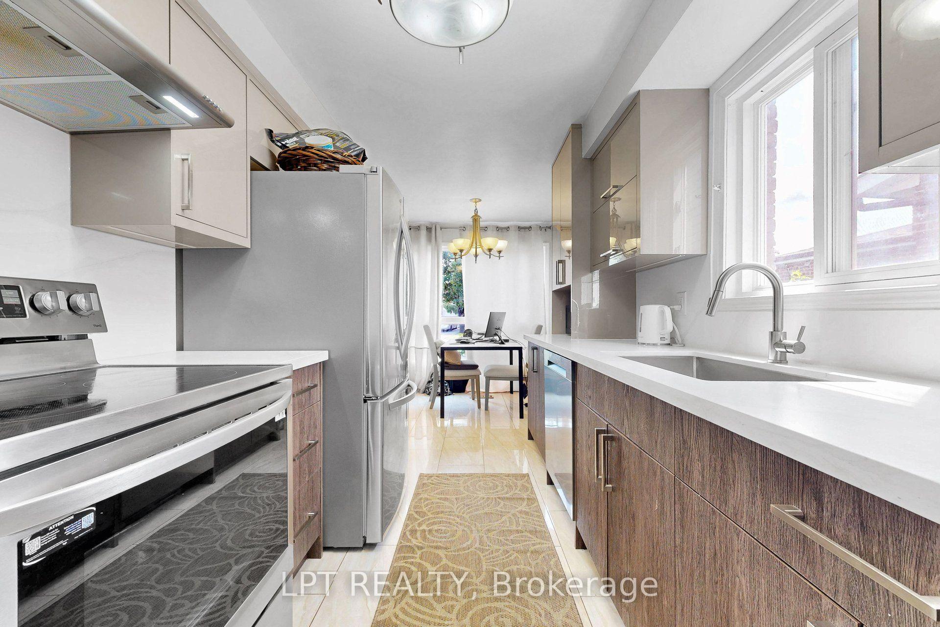 Photo 12 of 38 Pickard Lane, Brampton, Fletcher's West — HOMEH