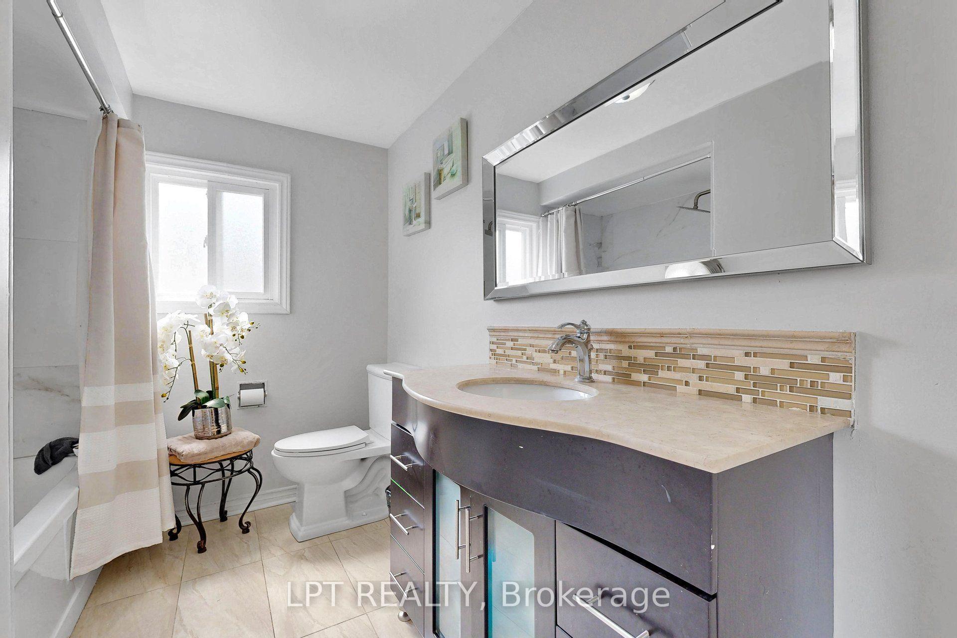 Photo 24 of 38 Pickard Lane, Brampton, Fletcher's West — HOMEH