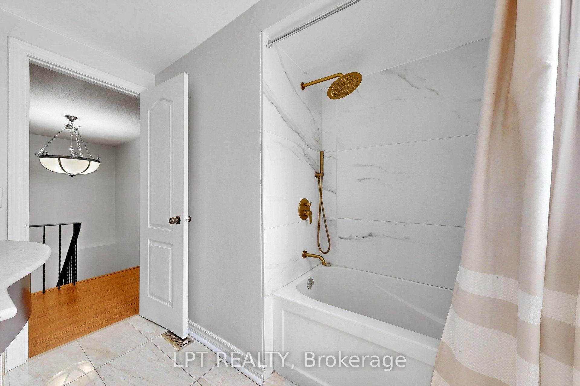 Photo 25 of 38 Pickard Lane, Brampton, Fletcher's West — HOMEH
