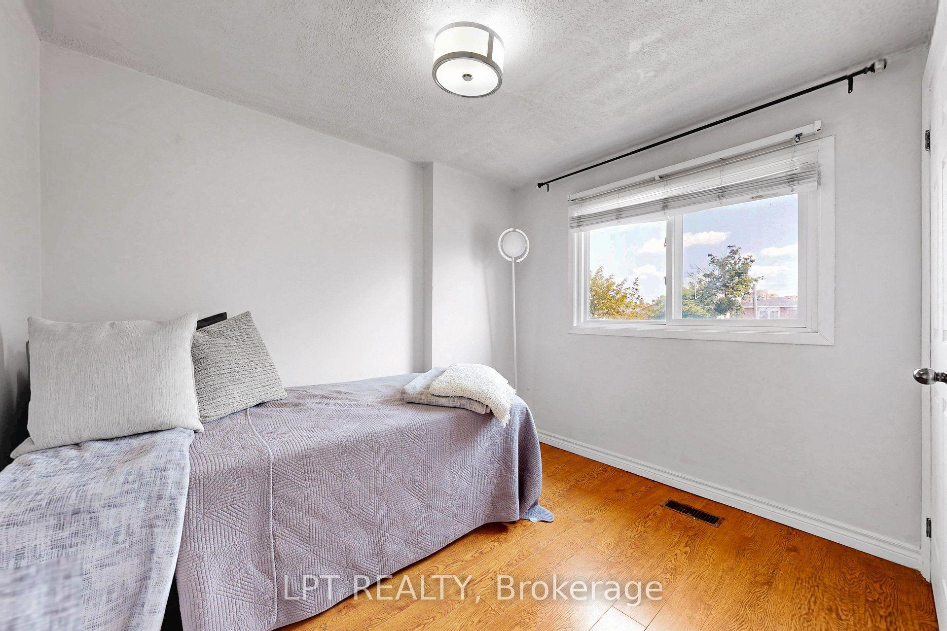 Photo 33 of 38 Pickard Lane, Brampton, Fletcher's West — HOMEH