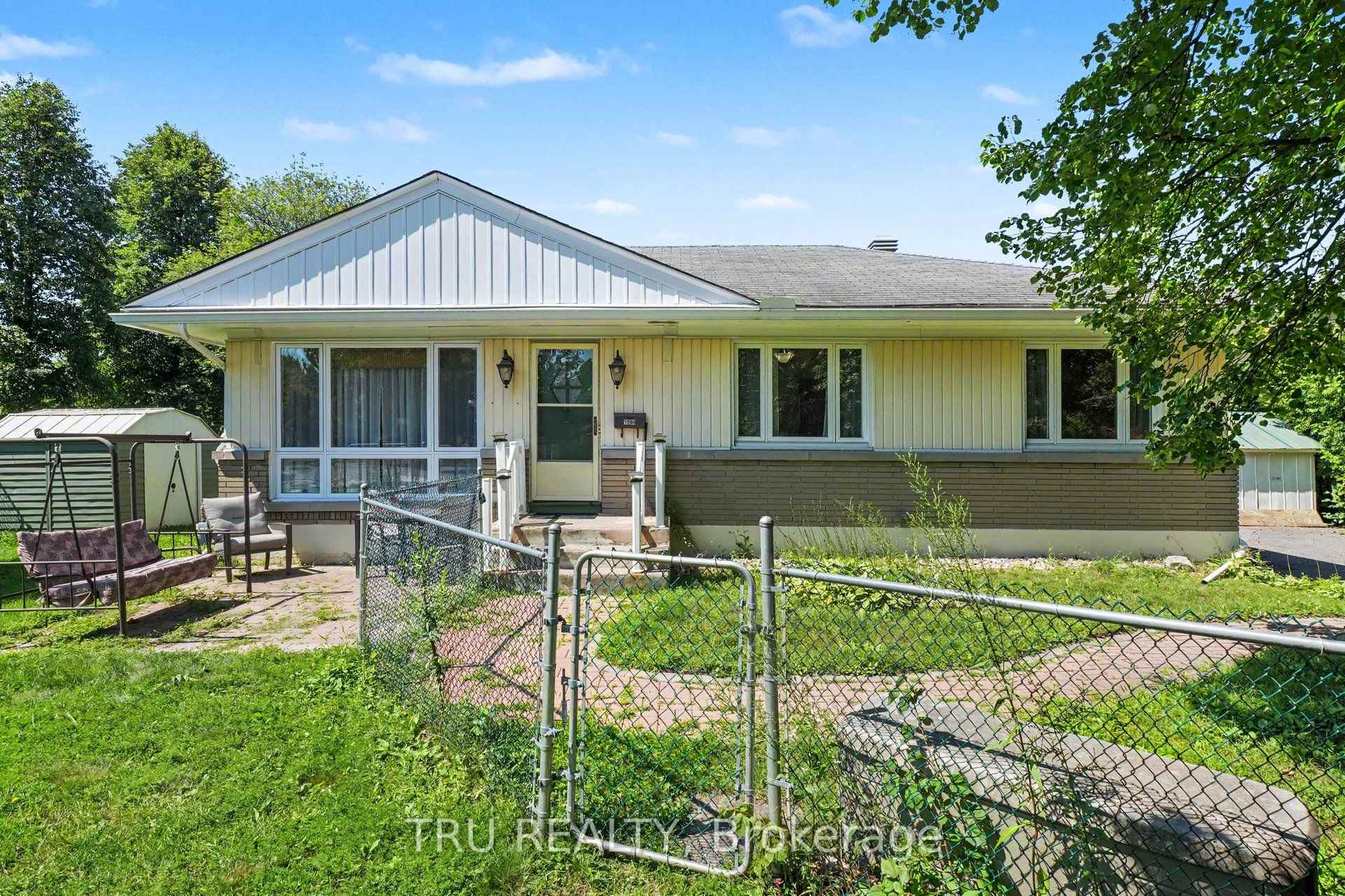 Photo 2 of 1908 Saunderson Drive, Ottawa, Elmvale Acres — HOMEH