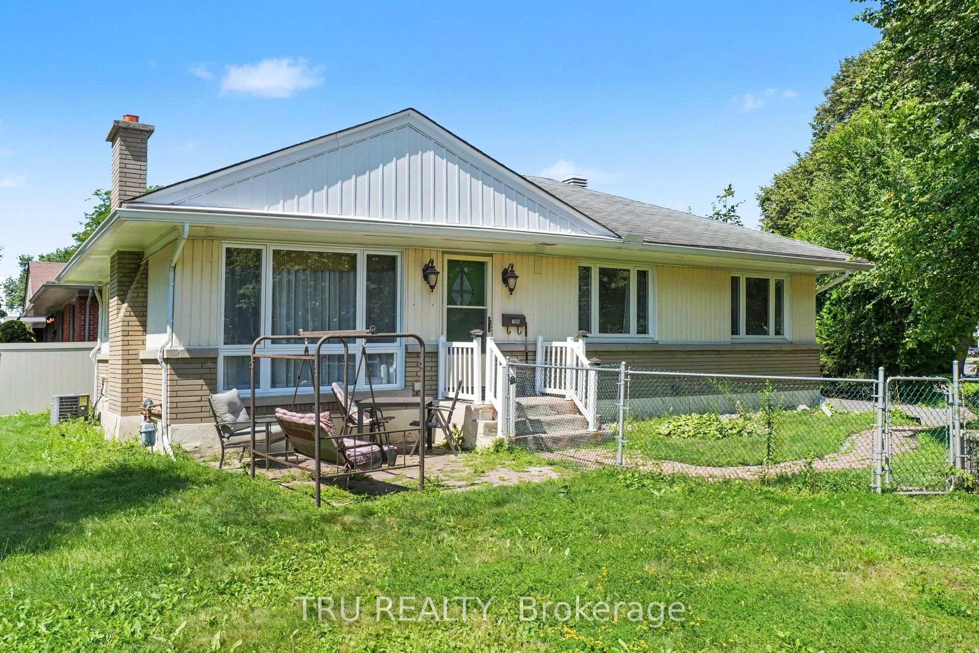 Photo 1 of 1908 Saunderson Drive, Ottawa, Elmvale Acres — HOMEH