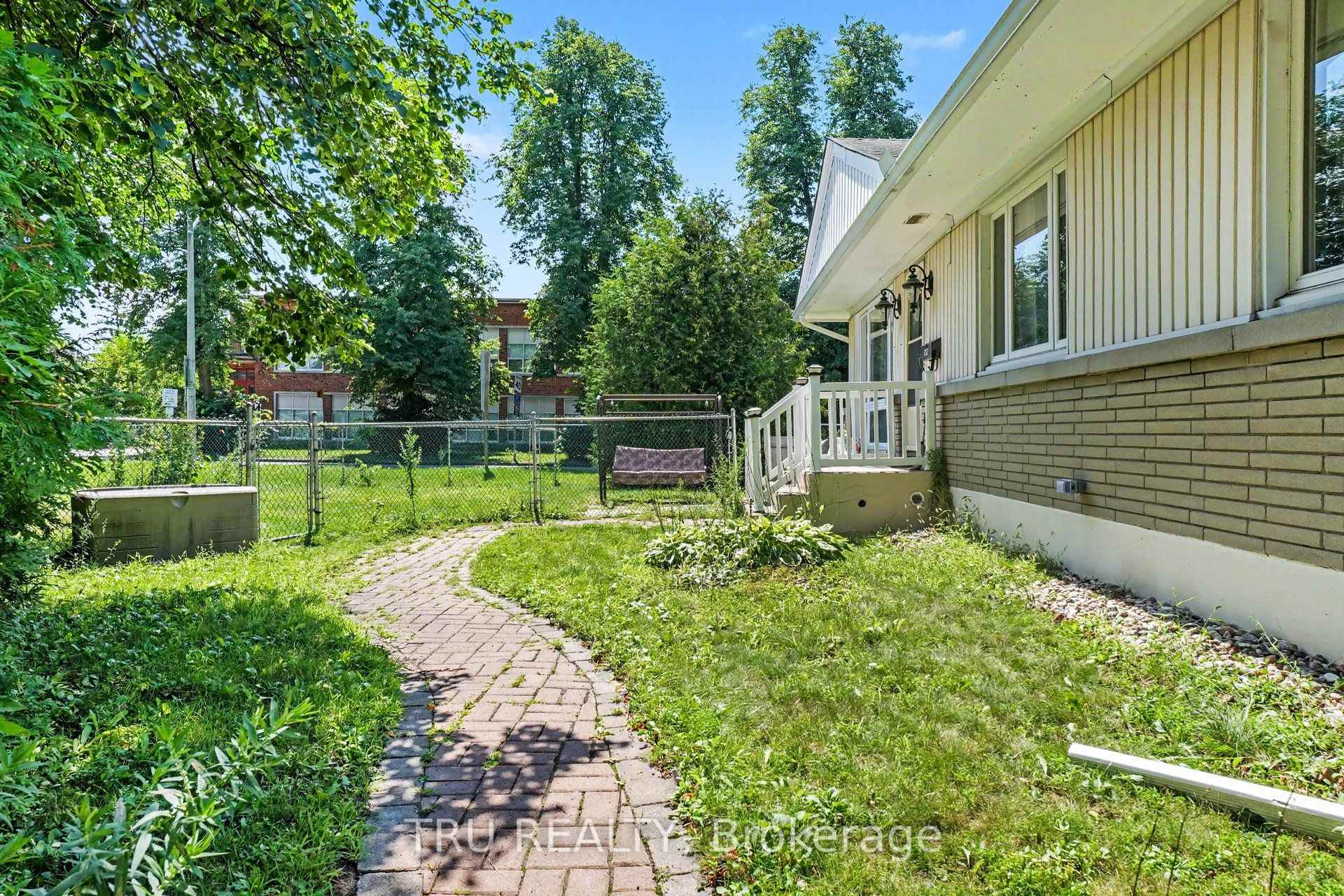 Photo 4 of 1908 Saunderson Drive, Ottawa, Elmvale Acres — HOMEH