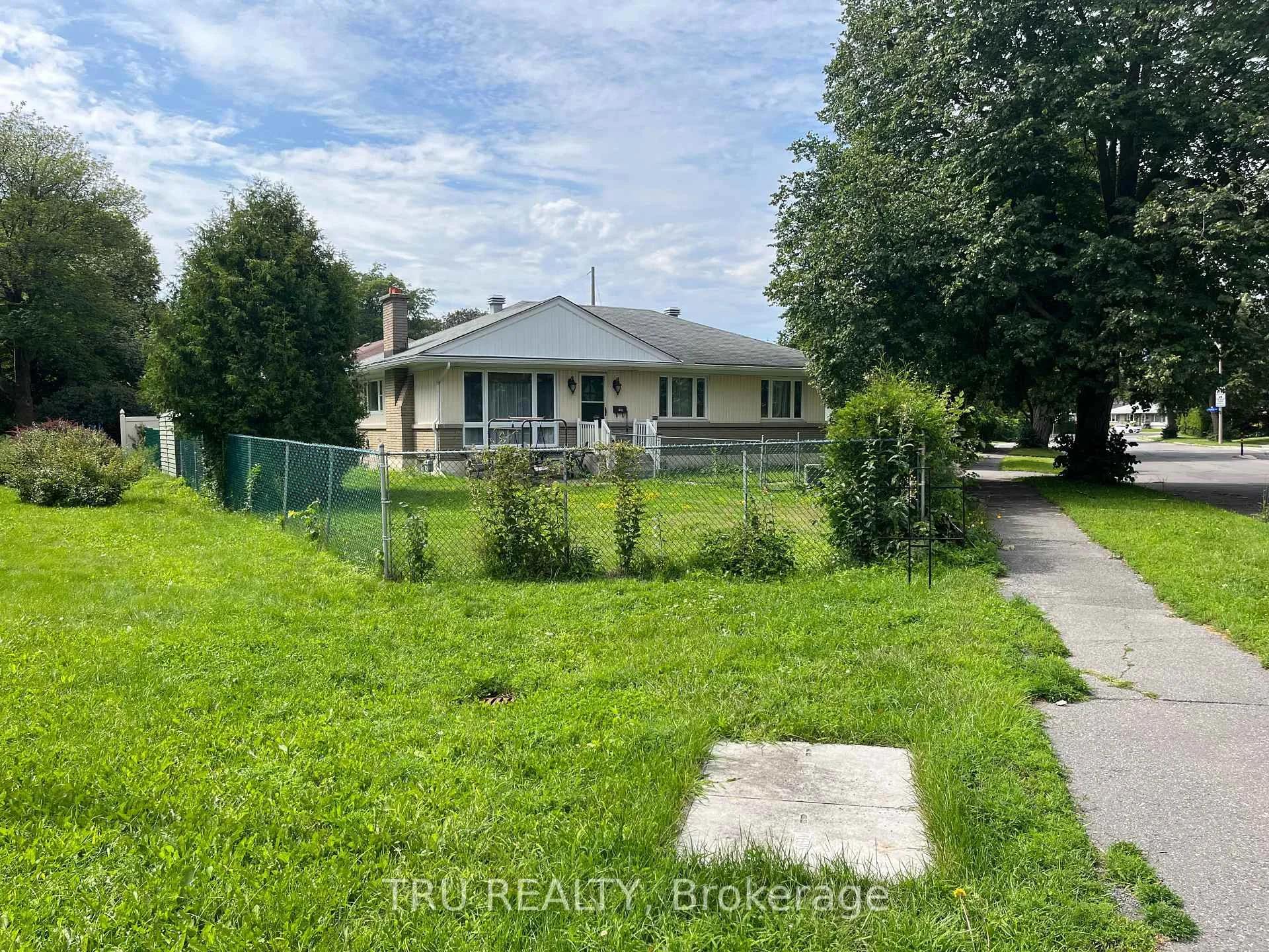 Photo 35 of 1908 Saunderson Drive, Ottawa, Elmvale Acres — HOMEH