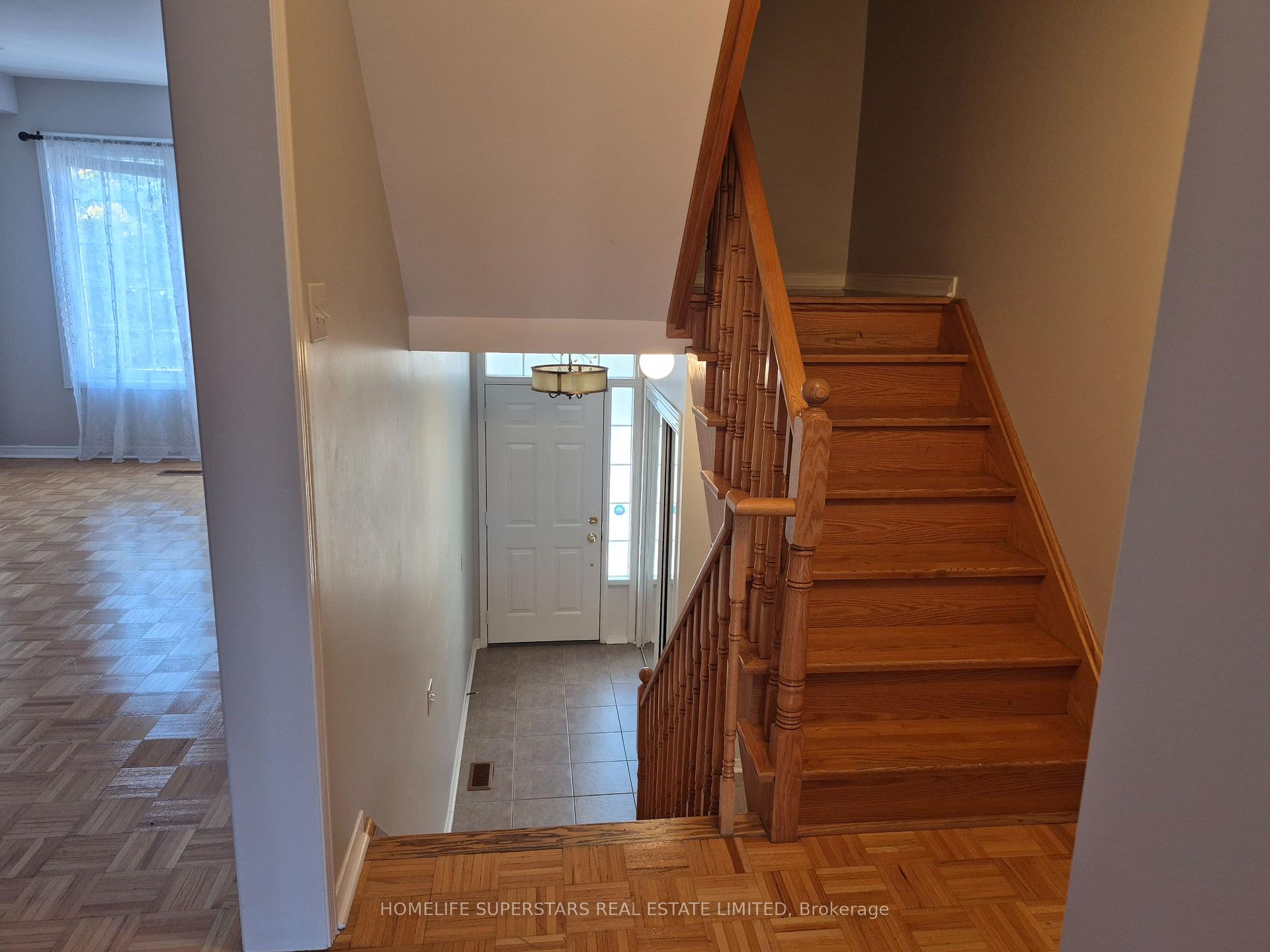 Photo 2 of Unit 46, 19 Foxchase Avenue, Vaughan, East Woodbridge — HOMEH
