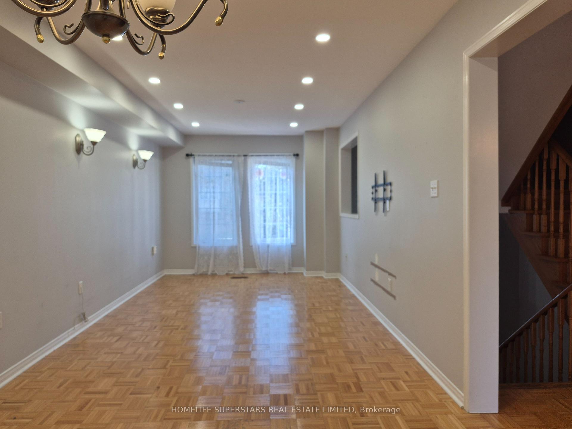 Photo 4 of Unit 46, 19 Foxchase Avenue, Vaughan, East Woodbridge — HOMEH