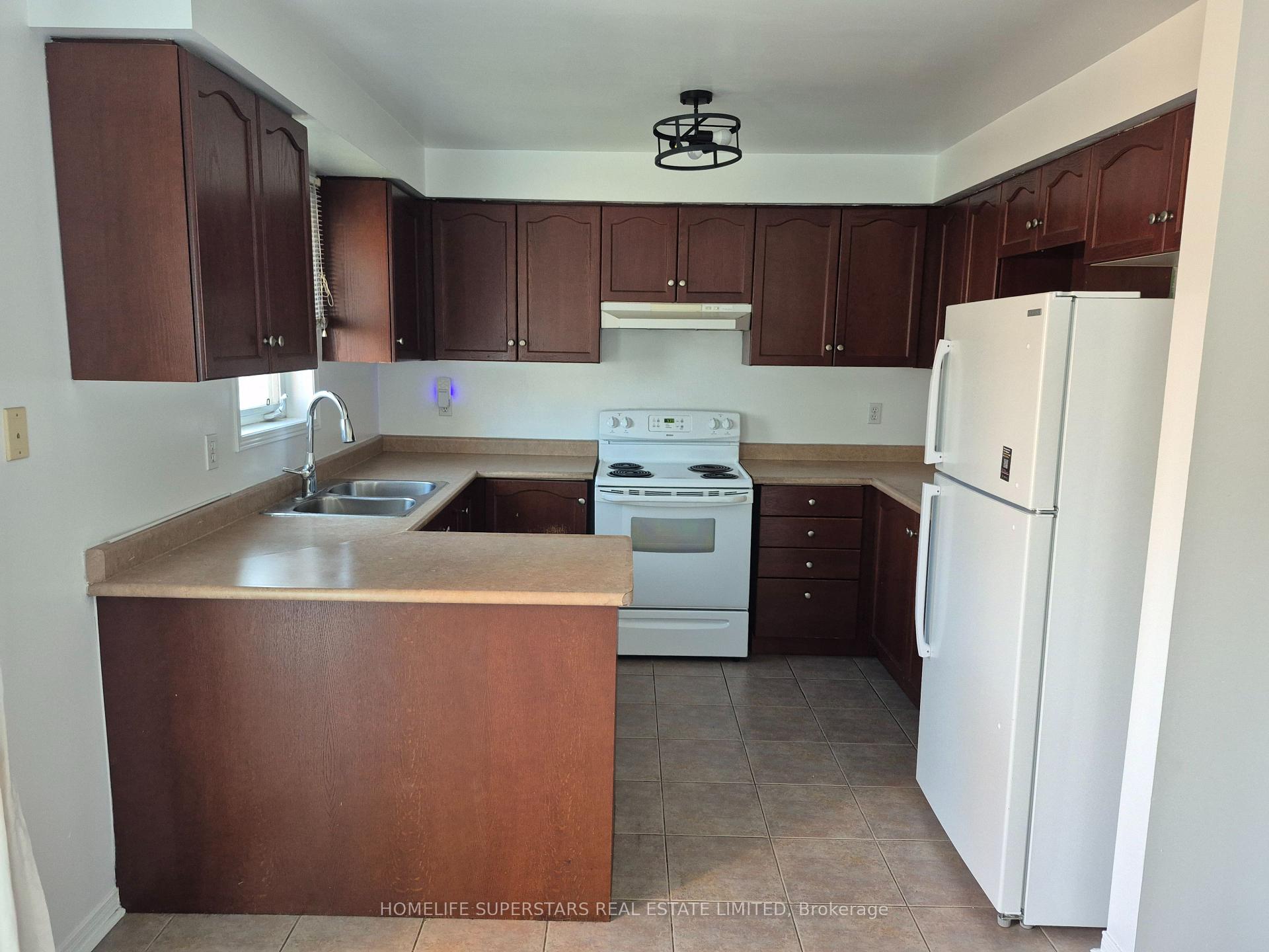 Photo 5 of Unit 46, 19 Foxchase Avenue, Vaughan, East Woodbridge — HOMEH