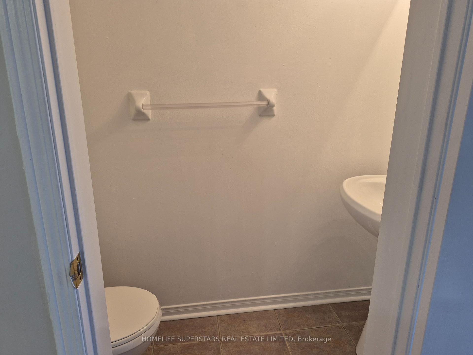 Photo 8 of Unit 46, 19 Foxchase Avenue, Vaughan, East Woodbridge — HOMEH