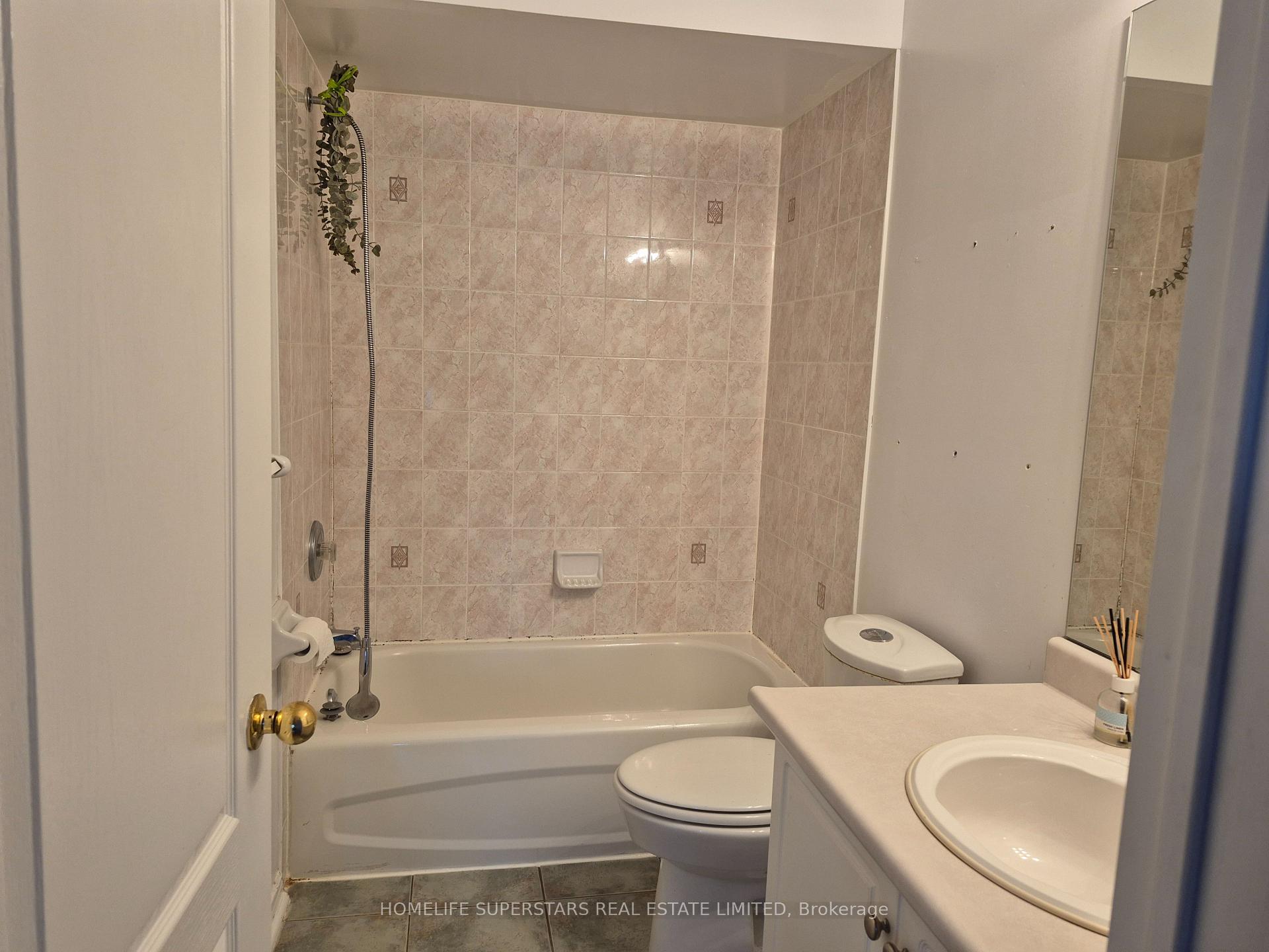 Photo 12 of Unit 46, 19 Foxchase Avenue, Vaughan, East Woodbridge — HOMEH