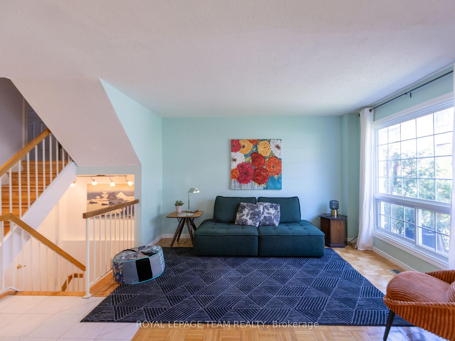 Photo 4 of 930 Alenmede Crescent, Ottawa, Fairfield Heights — HOMEH