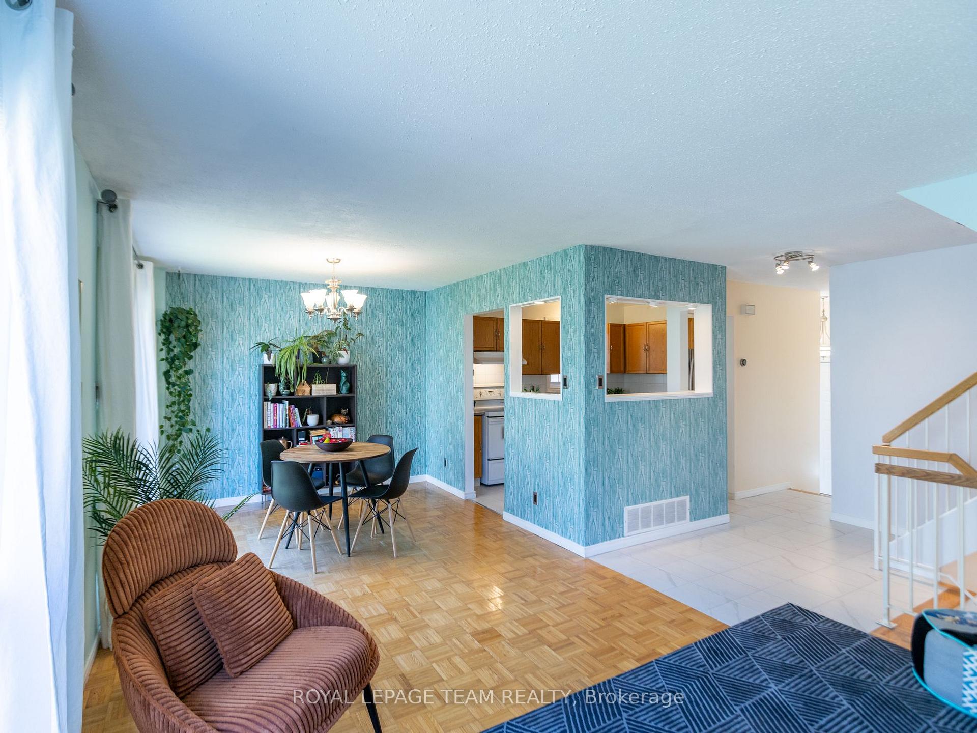 Photo 5 of 930 Alenmede Crescent, Ottawa, Fairfield Heights — HOMEH