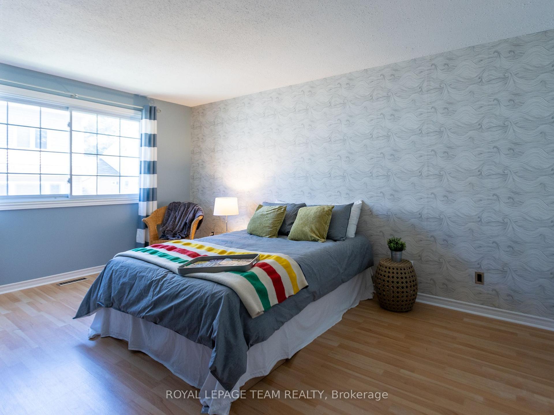 Photo 16 of 930 Alenmede Crescent, Ottawa, Fairfield Heights — HOMEH