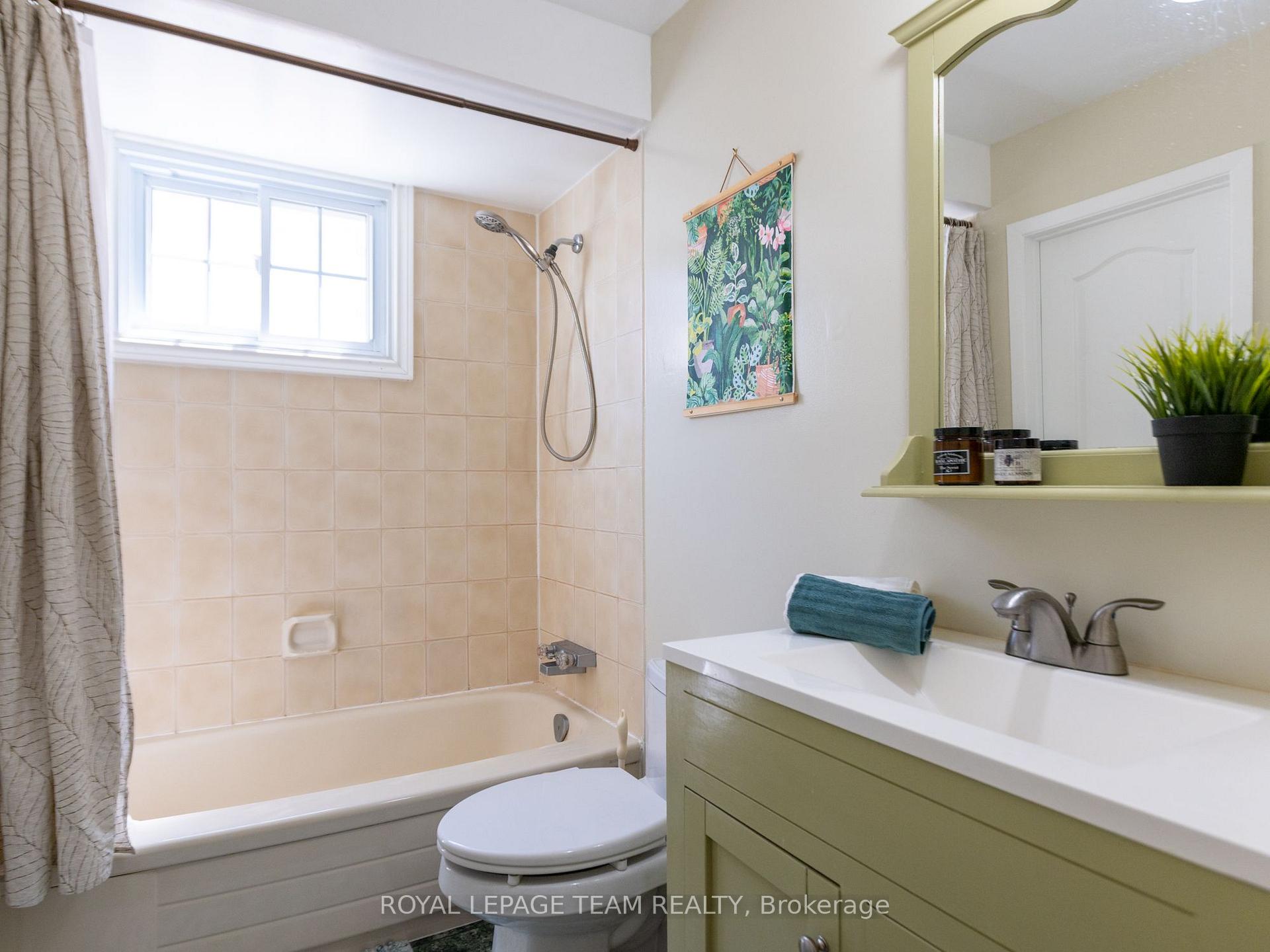 Photo 18 of 930 Alenmede Crescent, Ottawa, Fairfield Heights — HOMEH