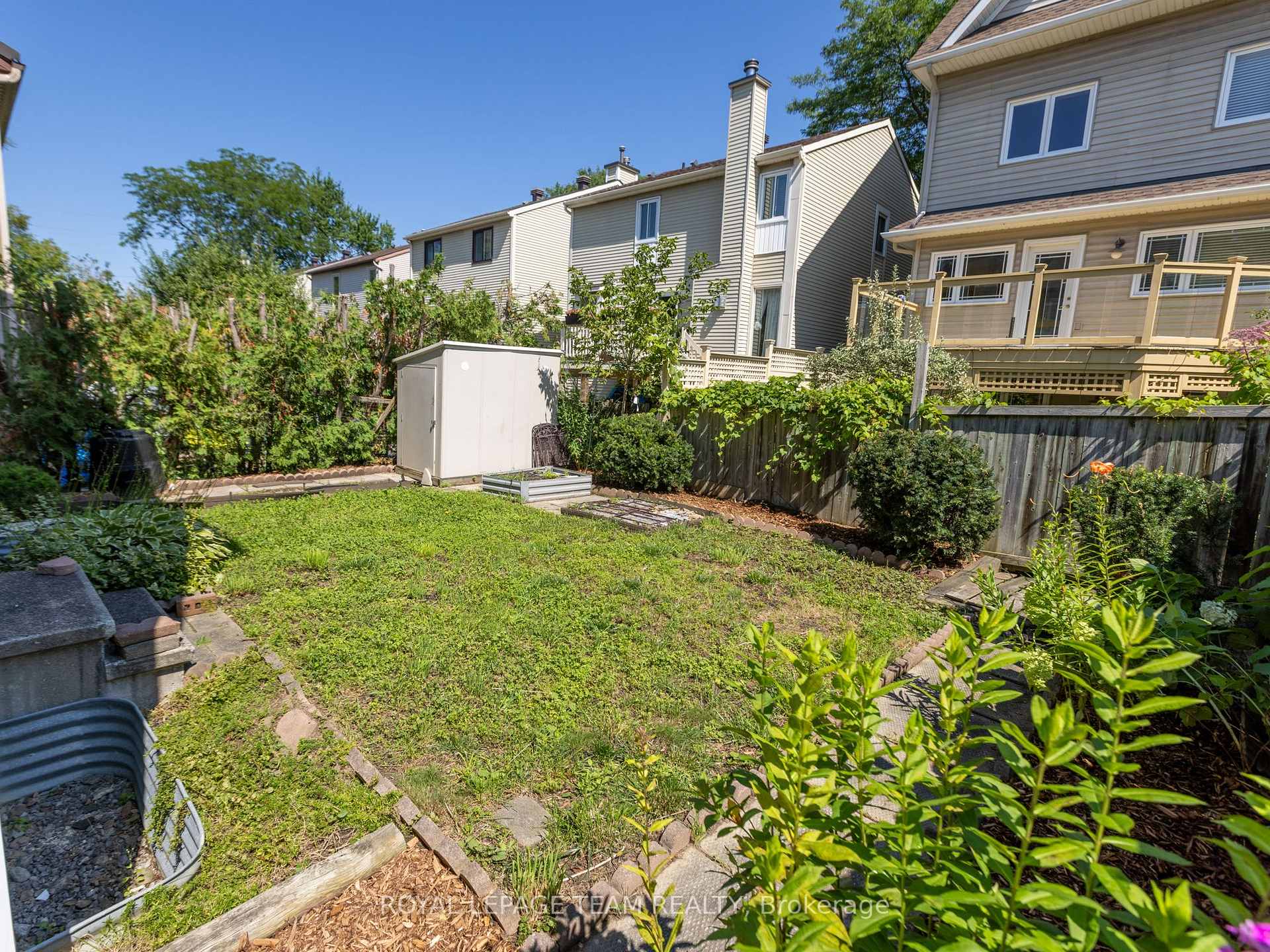 Photo 23 of 930 Alenmede Crescent, Ottawa, Fairfield Heights — HOMEH