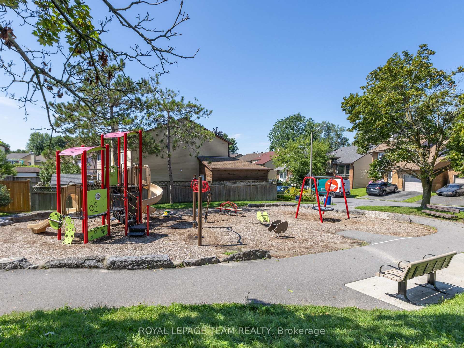 Photo 24 of 930 Alenmede Crescent, Ottawa, Fairfield Heights — HOMEH