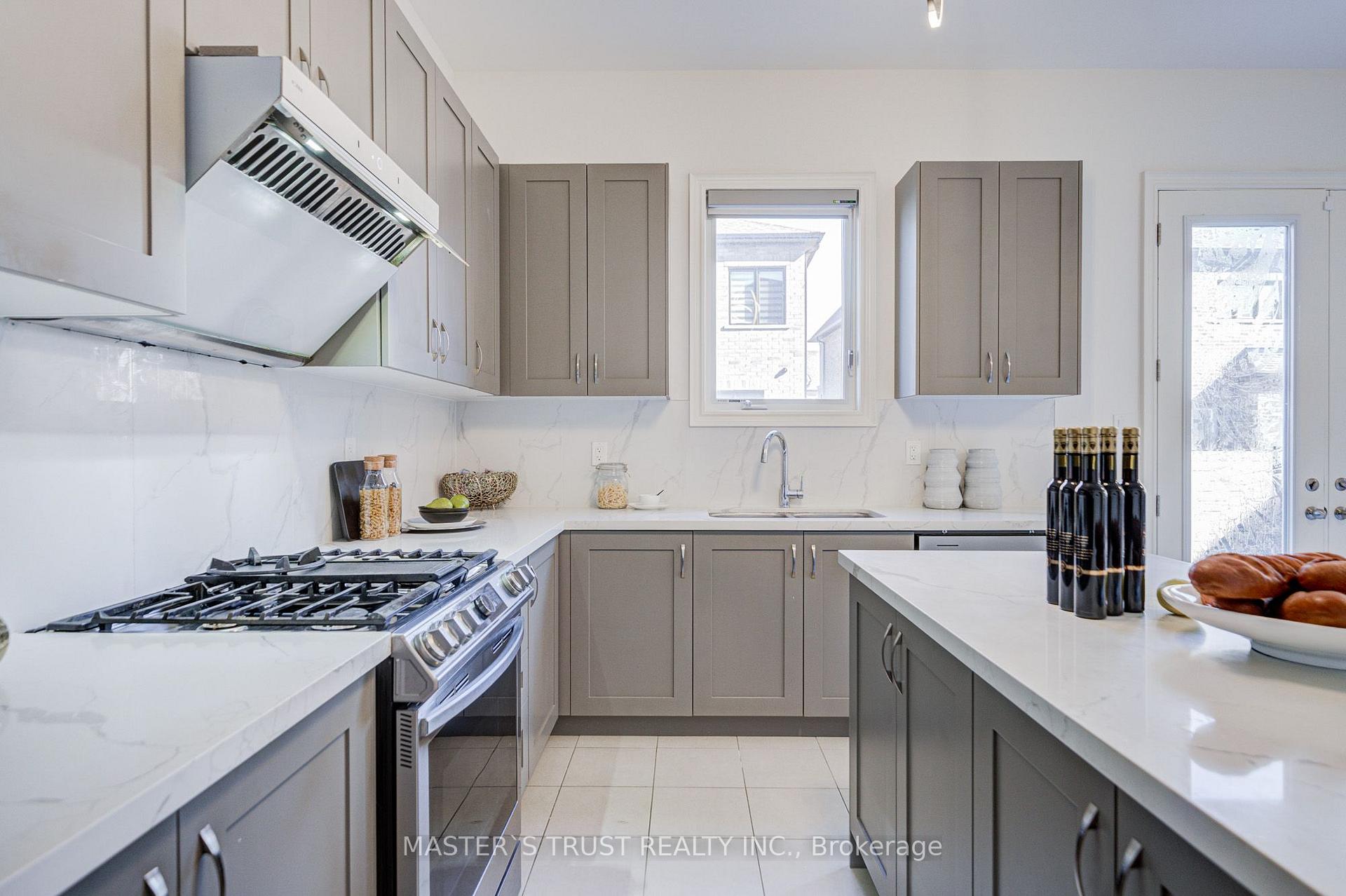 Photo 11 of 155 Prairie Rose Drive, Richmond Hill, Rural Richmond Hill — HOMEH