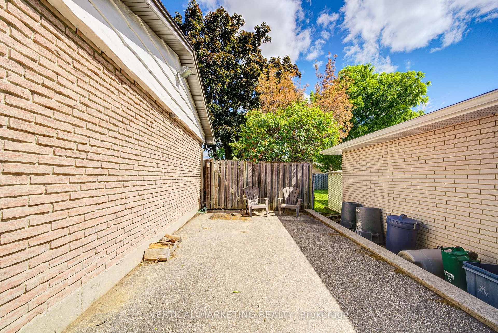 Photo 4 of 10 Crabapple Court, Brantford, Fairview - Brantford — HOMEH