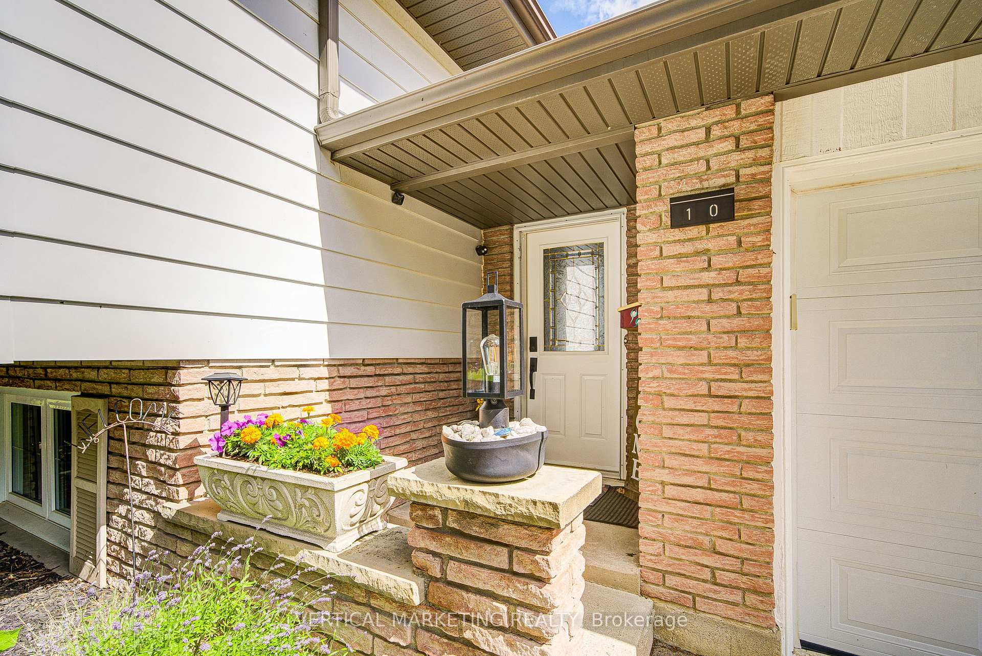 Photo 5 of 10 Crabapple Court, Brantford, Fairview - Brantford — HOMEH