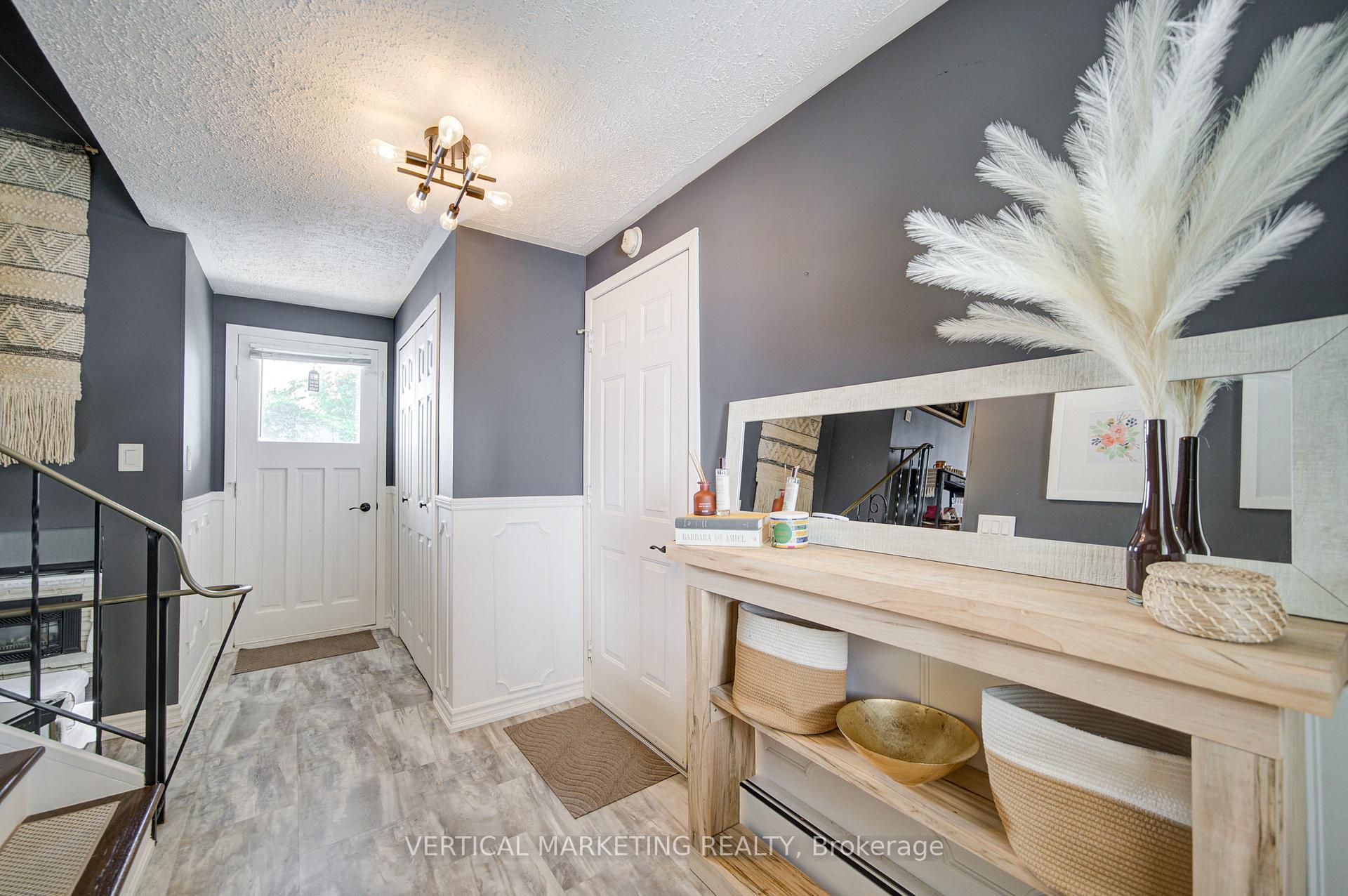 Photo 7 of 10 Crabapple Court, Brantford, Fairview - Brantford — HOMEH