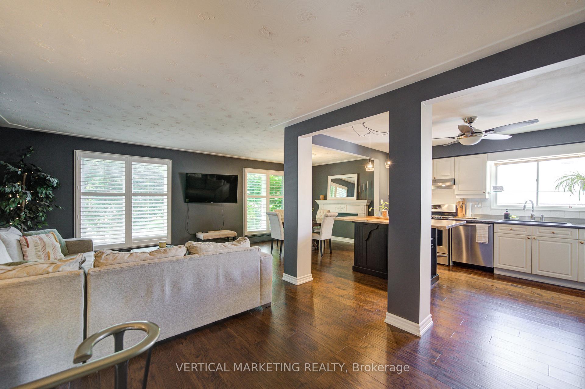 Photo 11 of 10 Crabapple Court, Brantford, Fairview - Brantford — HOMEH