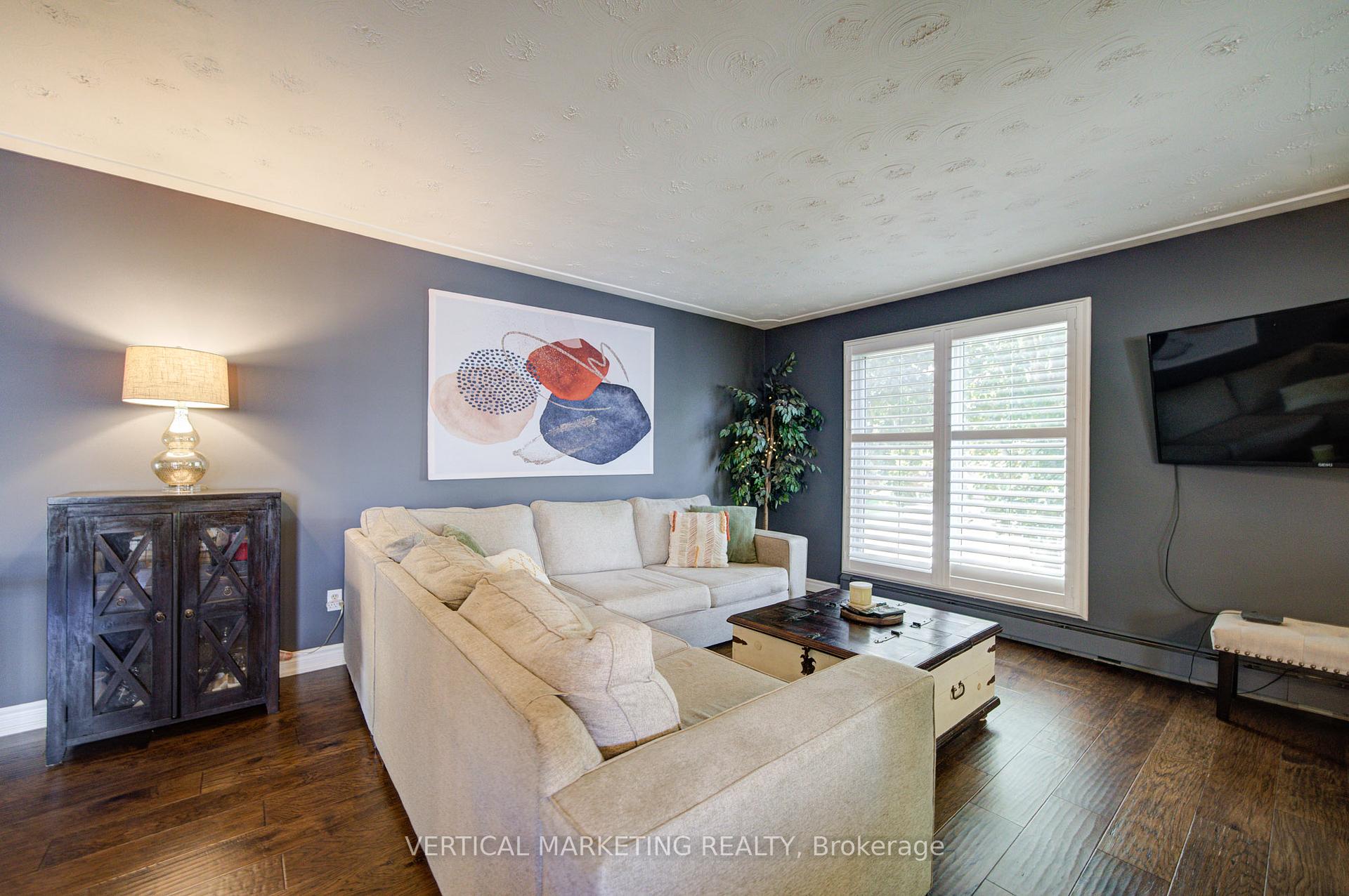 Photo 12 of 10 Crabapple Court, Brantford, Fairview - Brantford — HOMEH
