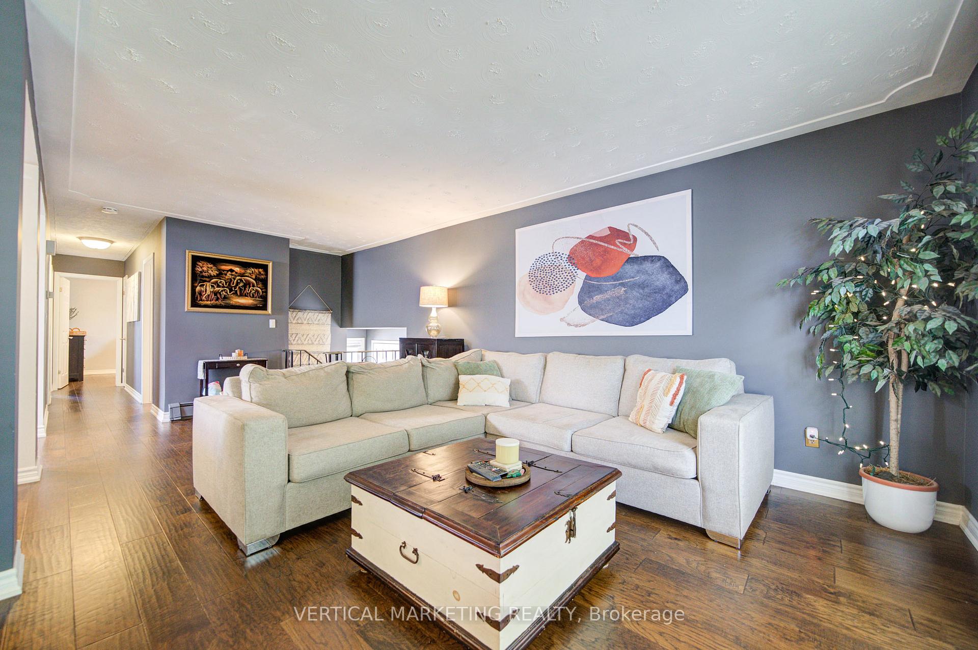 Photo 13 of 10 Crabapple Court, Brantford, Fairview - Brantford — HOMEH