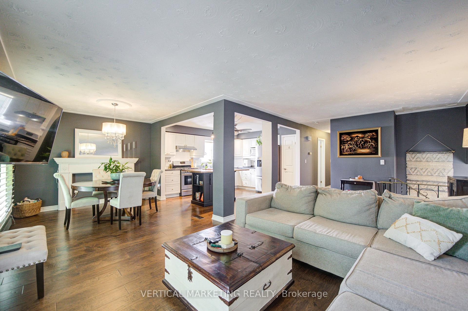 Photo 14 of 10 Crabapple Court, Brantford, Fairview - Brantford — HOMEH